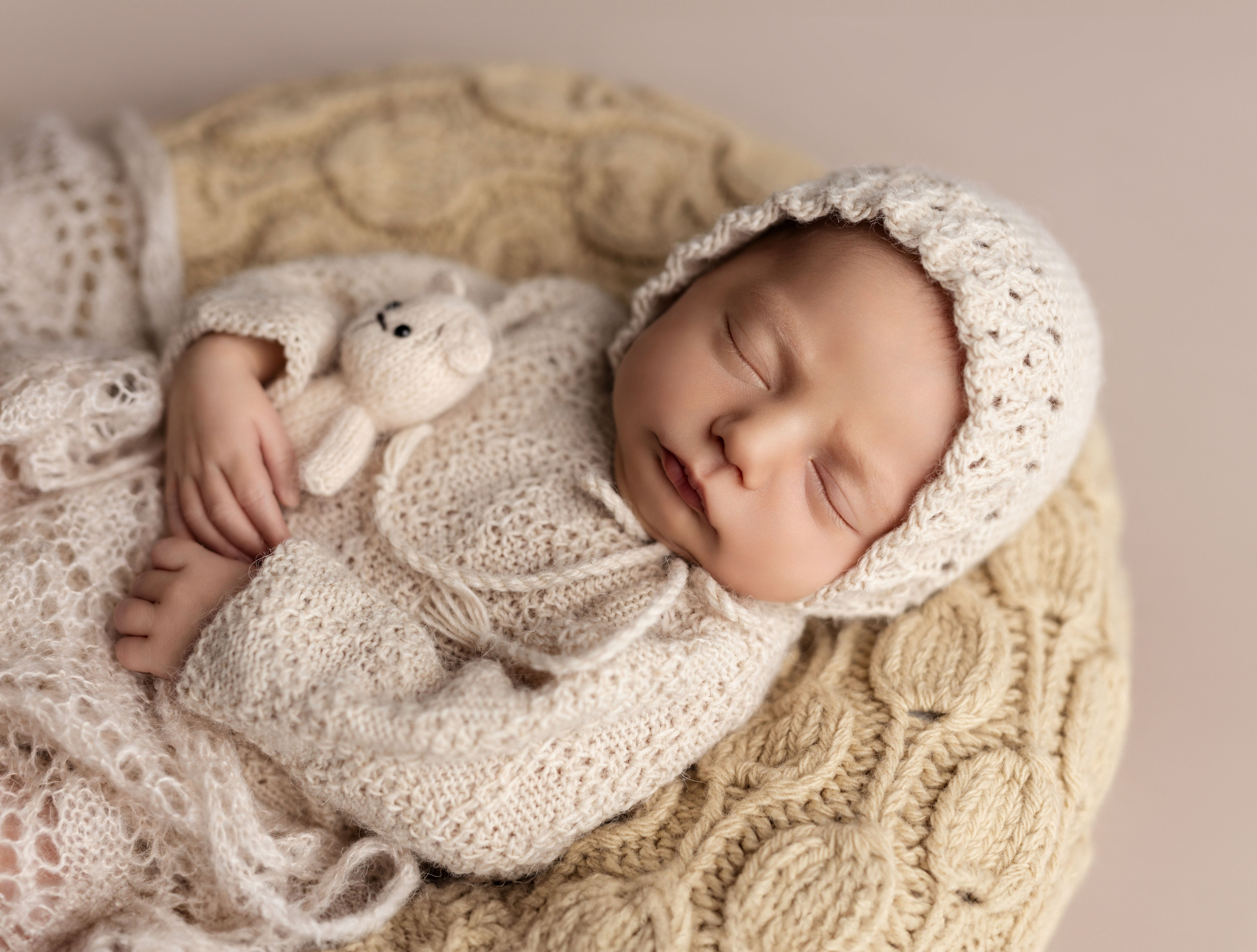 Newborn Classic. Newborn, kids, family photographer based near Zurich, Switzerland