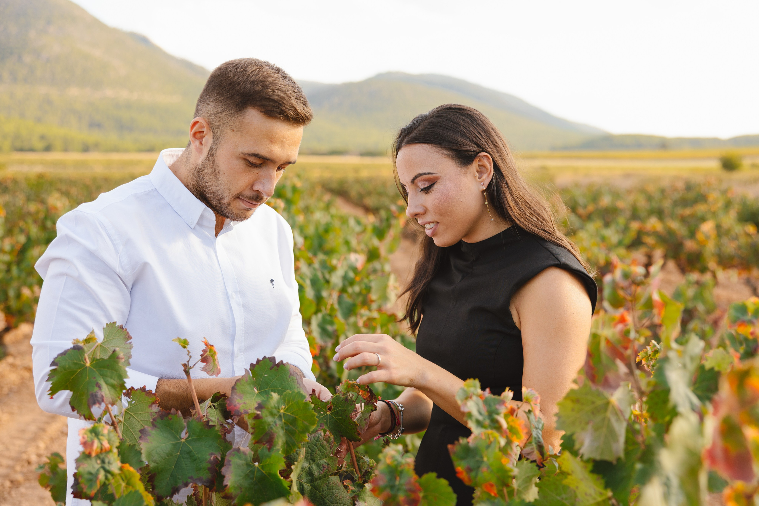 Fotos de preboda en una bodega de vino en Bullas