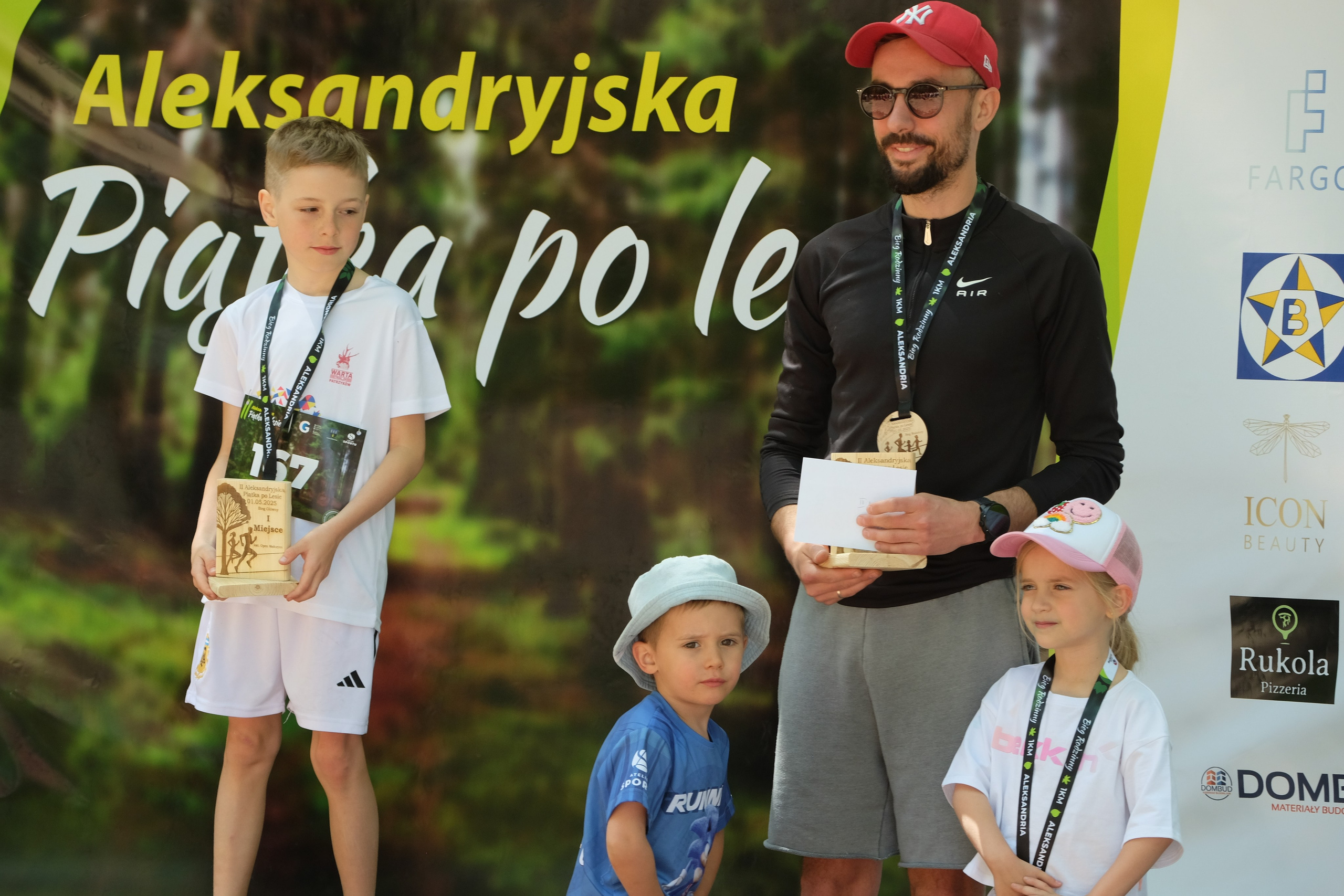 Aleksandryjska Piątka po lesie. Main