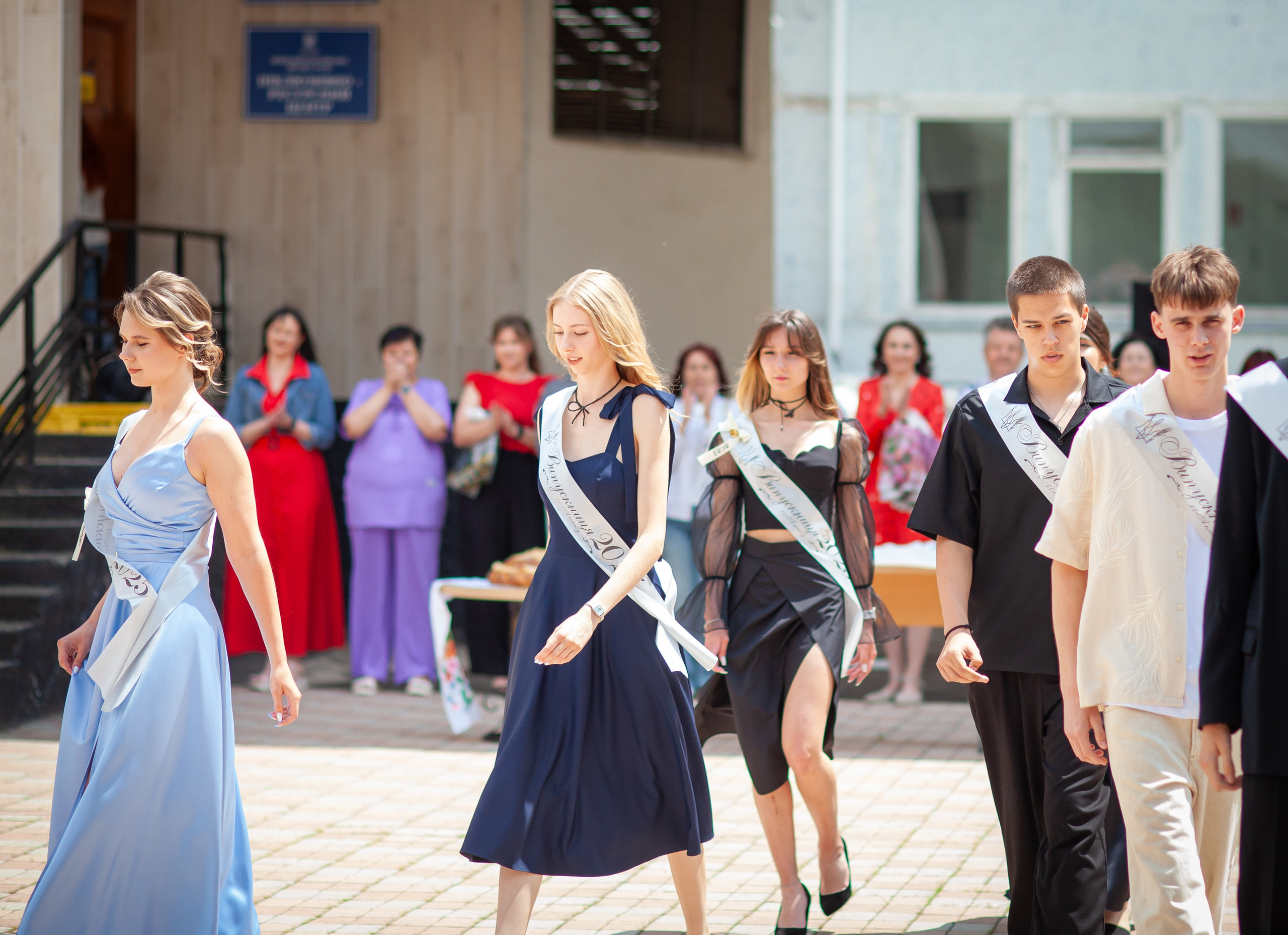 Пример фотосессии последний звонок и выпускной 11А, все в куче по очереди