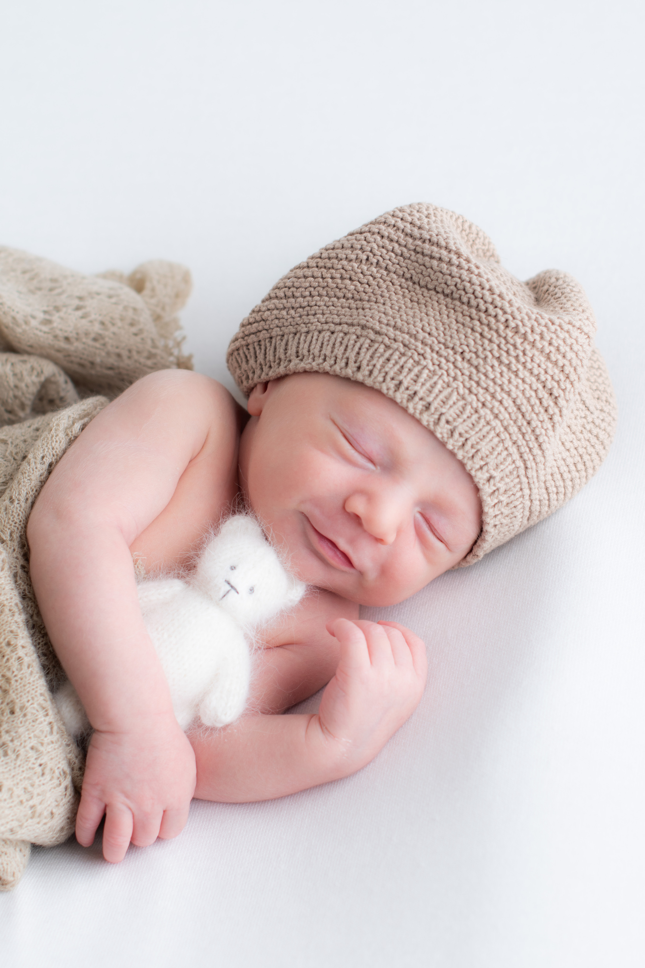 Nouveau-né. Photographe grossesse et nouveau-né a La Ciotat