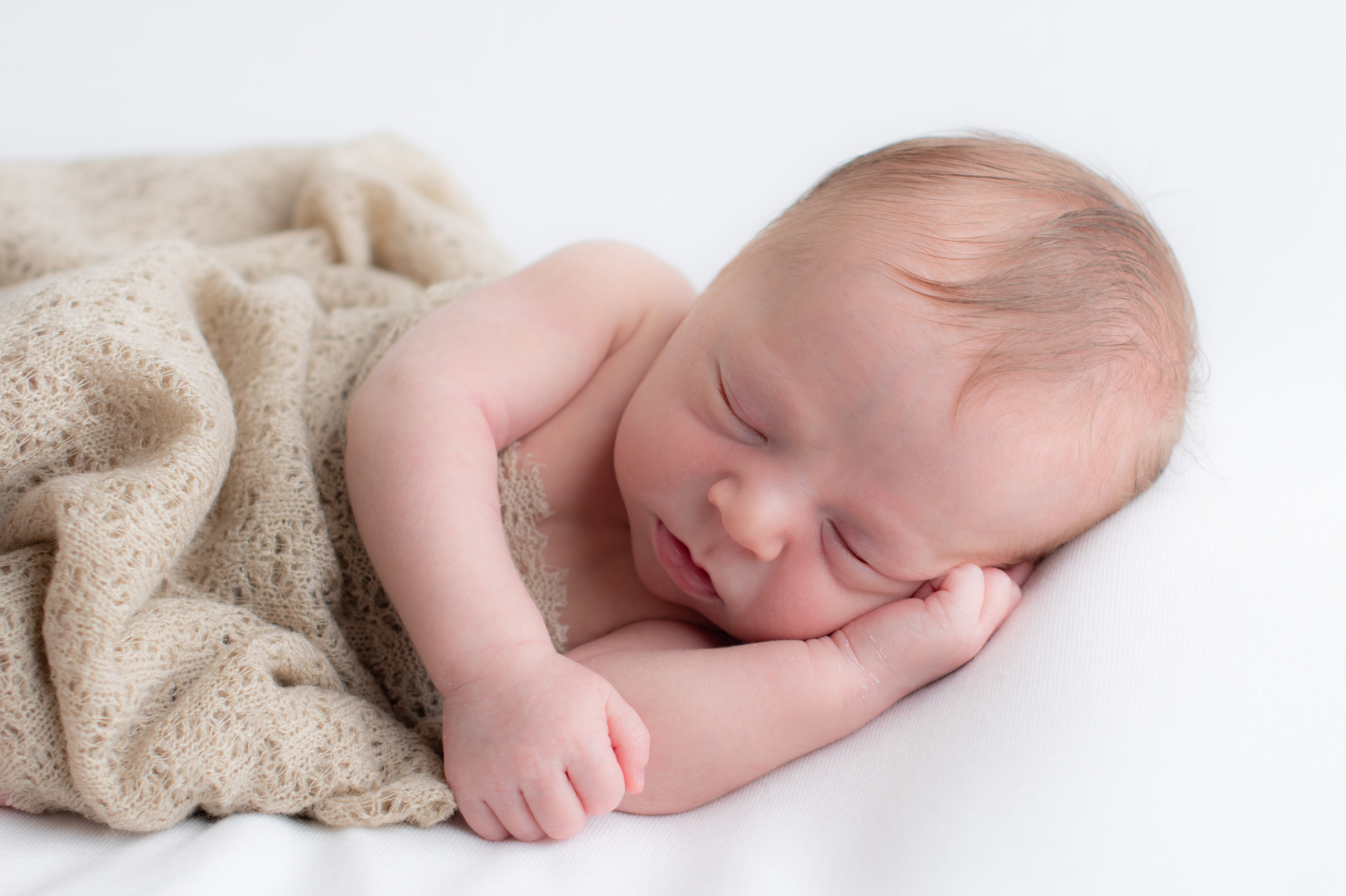 Nouveau-né. Photographe grossesse et nouveau-né a La Ciotat