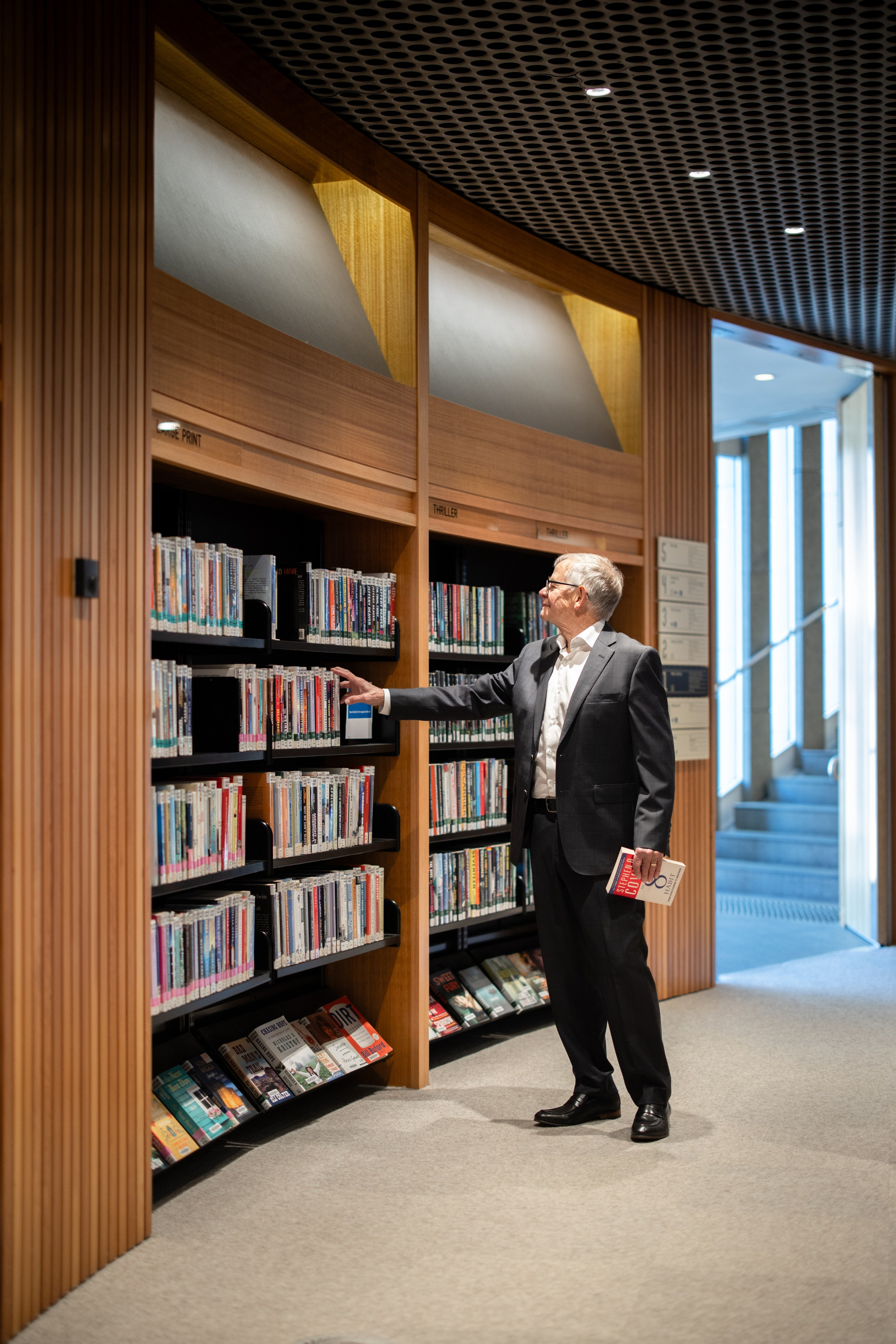 Ron Cole, Financial broker