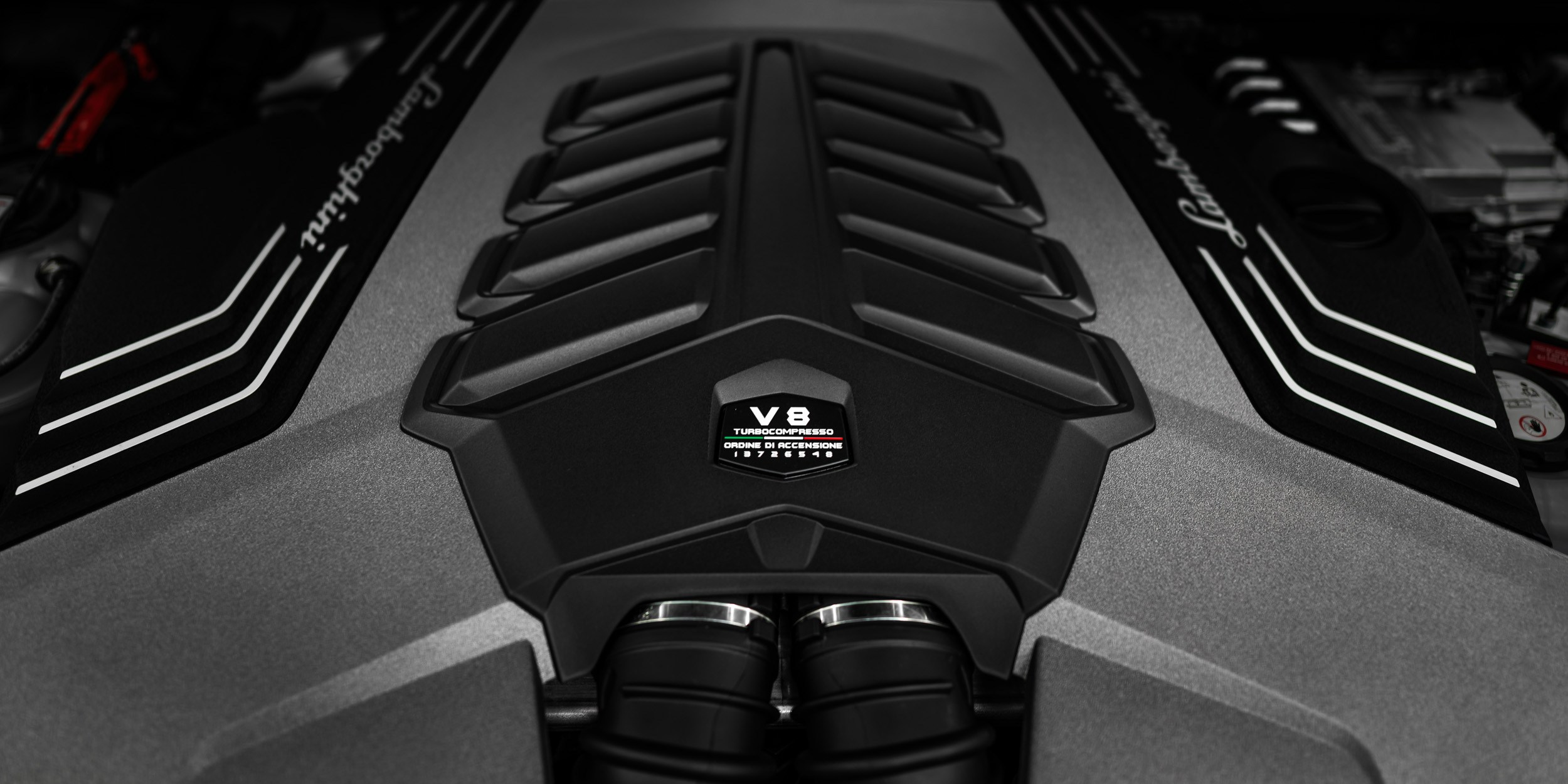 LAMBORGHINI. WORLDWIDE COMMERCIAL AUTOMOTIVE PHOTOGRAPHER