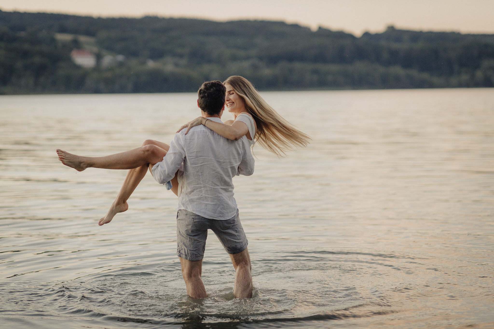 Verlobungsshooting Bodensee. Hochzeitsfotografie Schweiz