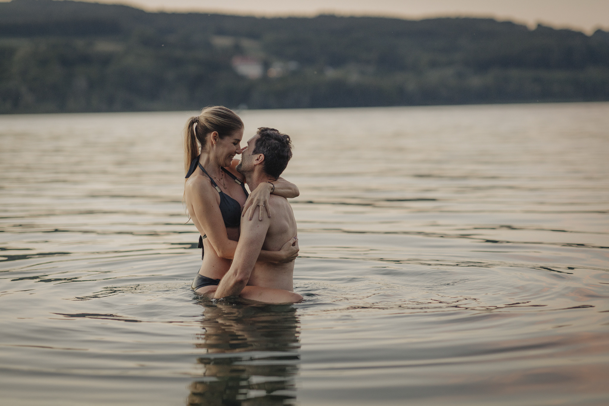 Verlobungsshooting Bodensee. Hochzeitsfotografie Schweiz