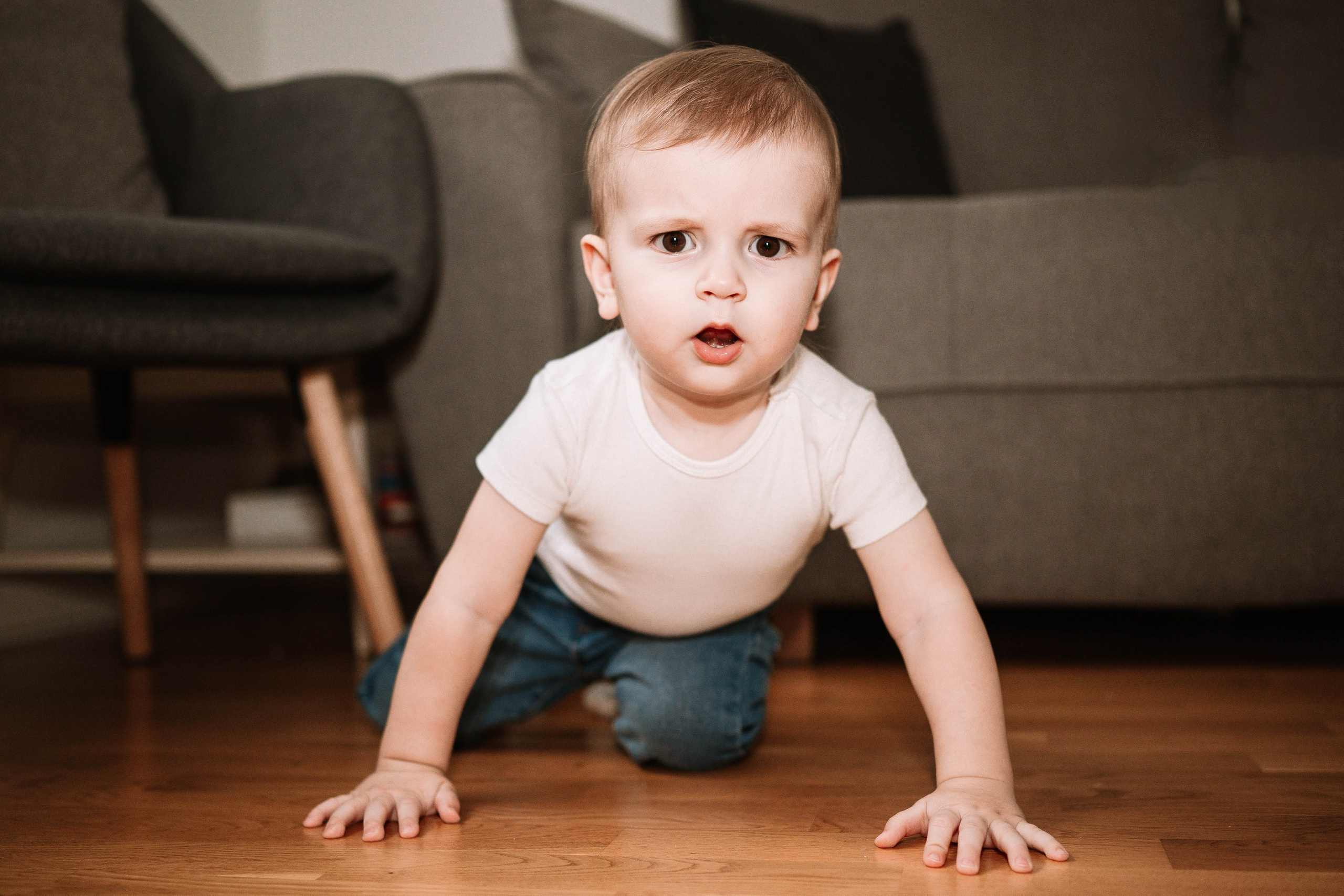 Iva - fotografisanje bebe kod kuće. Dečiji i porodični fotograf