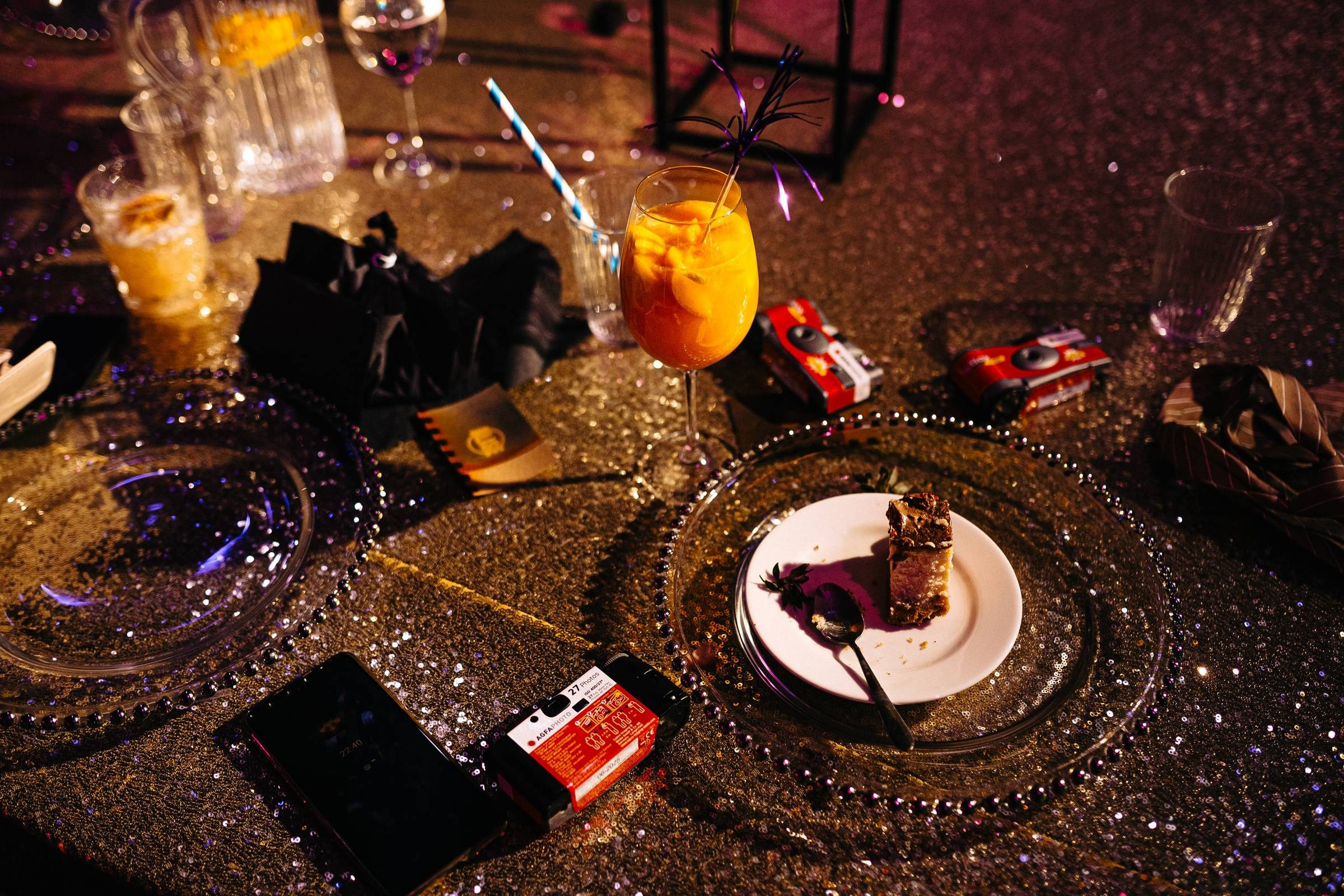 KĀZAS BEZ ROBEŽĀM DISKO STILĀ