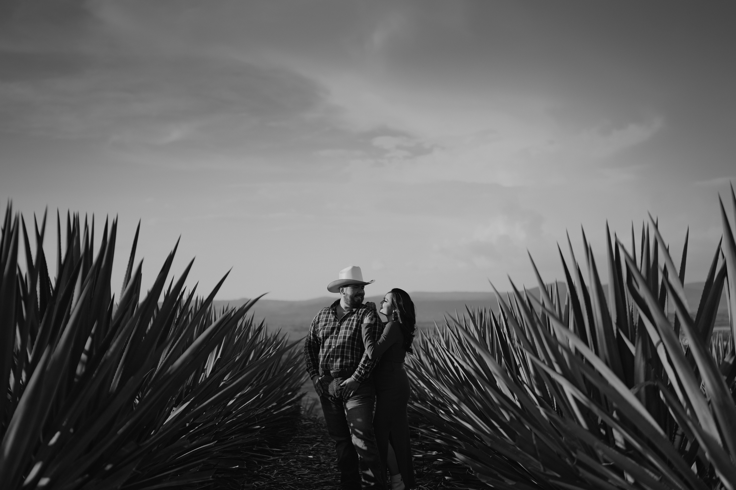 SAVE THE DATE / ENGAGEMENT. Wedding Photographer and Filmmaker in Guadalajara Mexico Abraham Linares