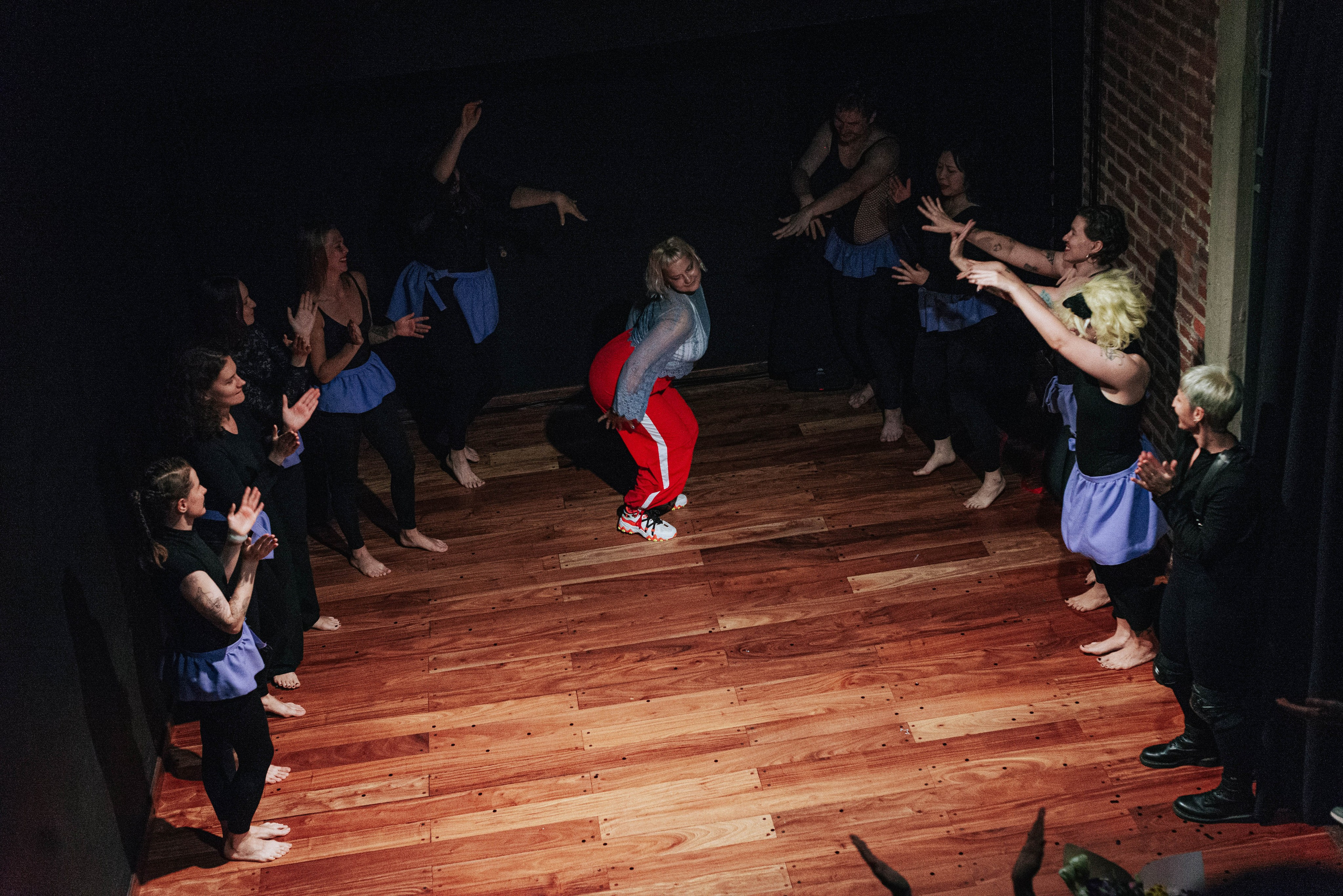 Анонс. Полковник и птицы. Фотограф @elmirkami в городе Буэнос-Айрес