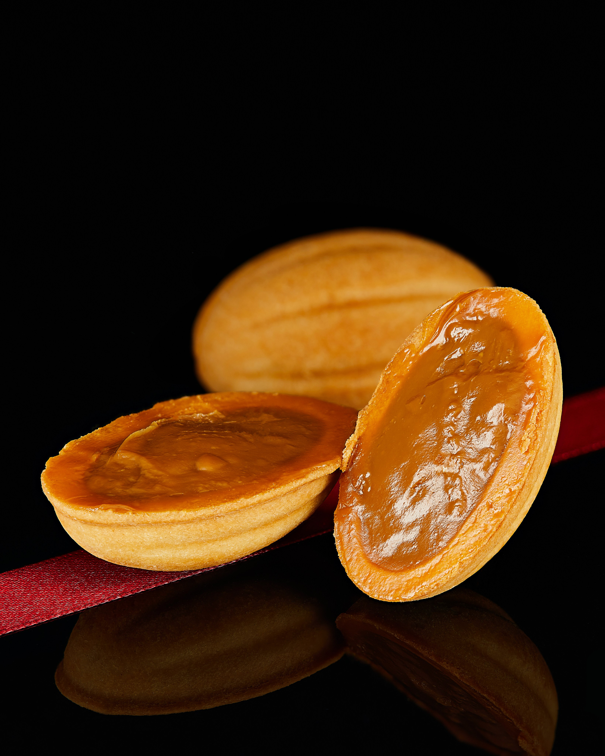 Photographer Roman Djuzev - Cookies "Nuts" with boiled condensed milk close-up on a dark background.