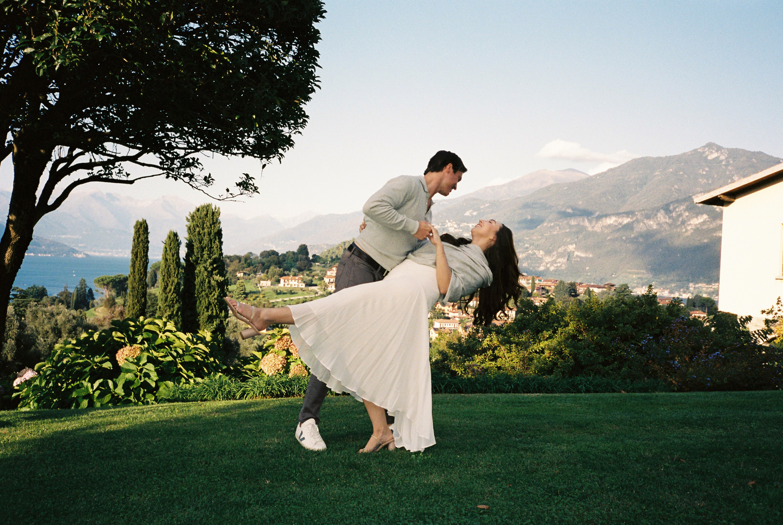 Pre-wedding photoshoot in Bellagio. Wedding photographer in Italy