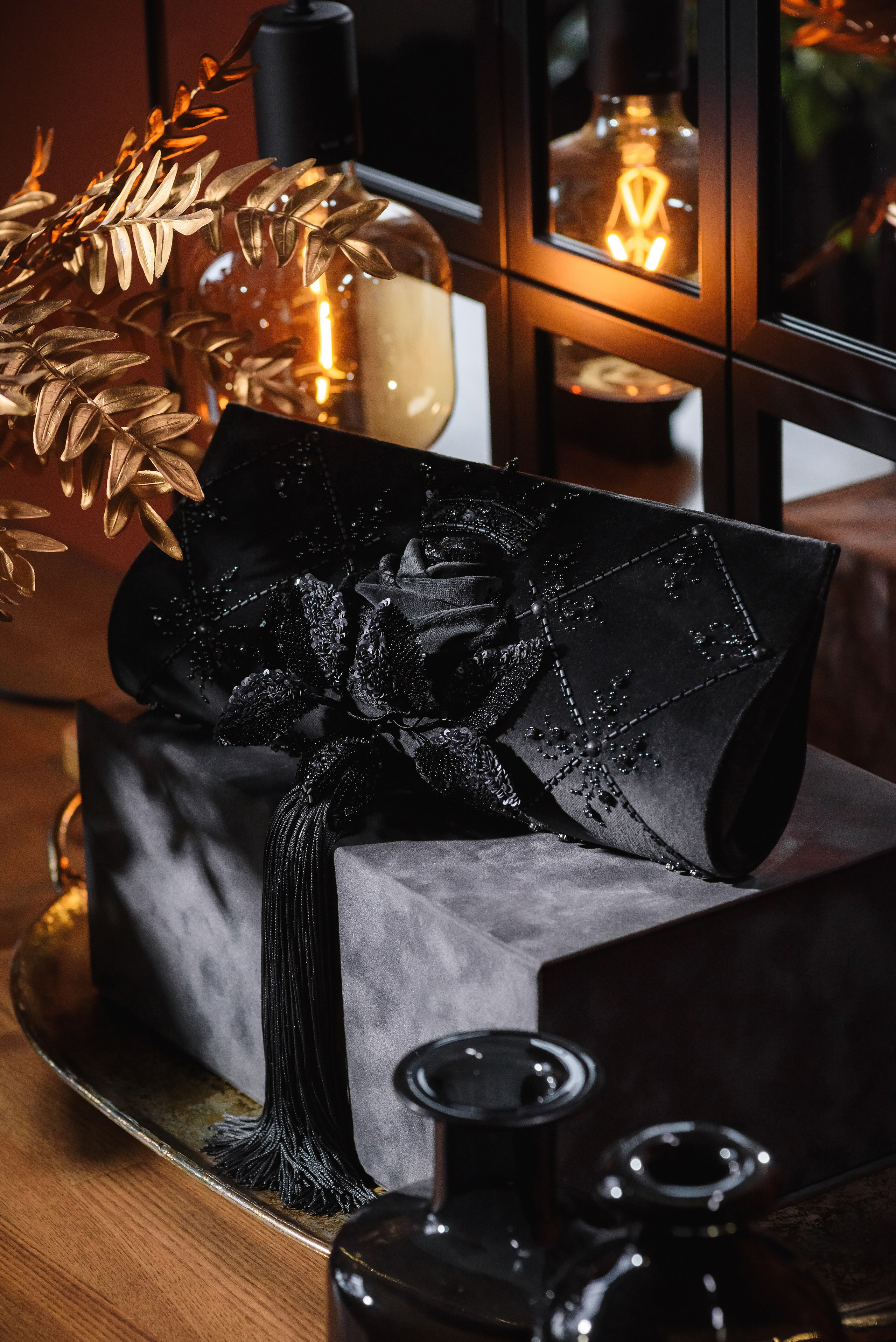 Embroidery of Inga Marita School. Fotogrāfs Rīgā. Gīmenes, individuālās un dažādu produktu fotosesijas