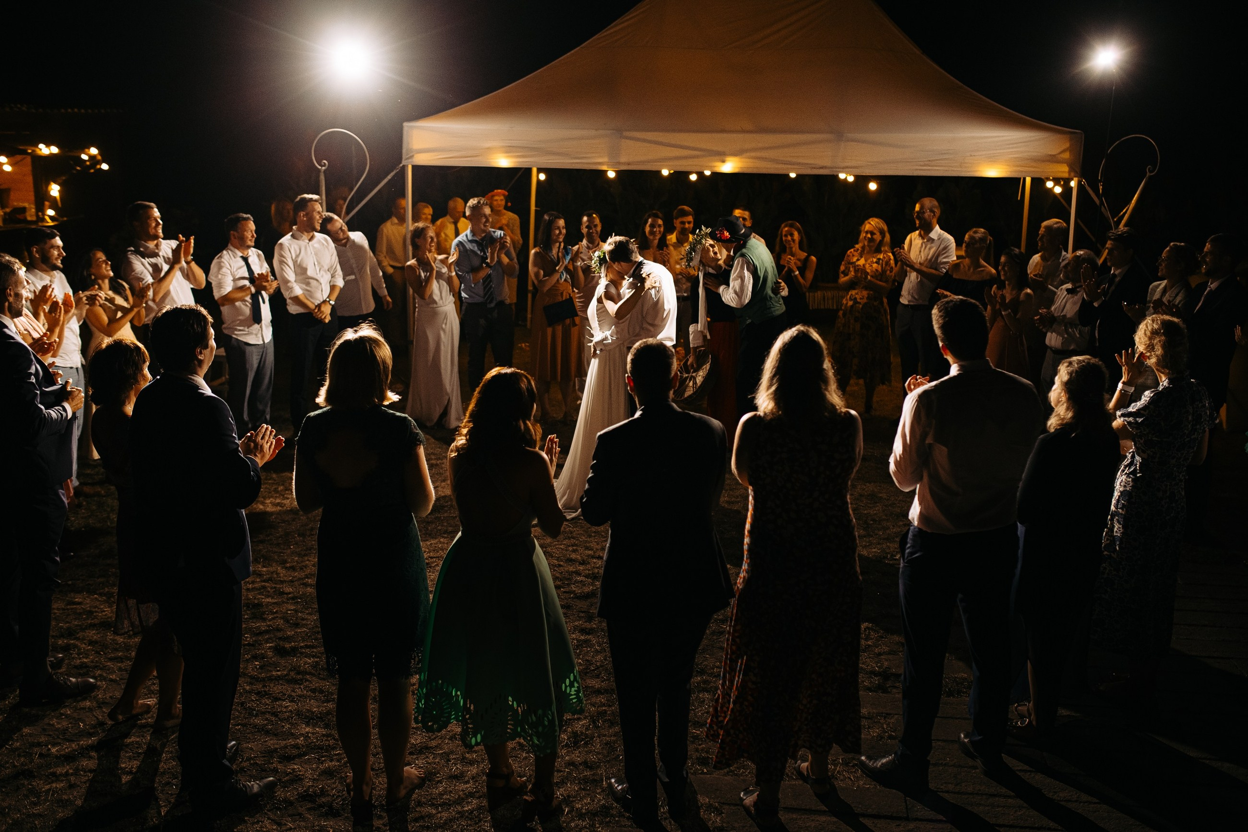 DIEVS SIRDĪ UN VĒJŠ MATOS