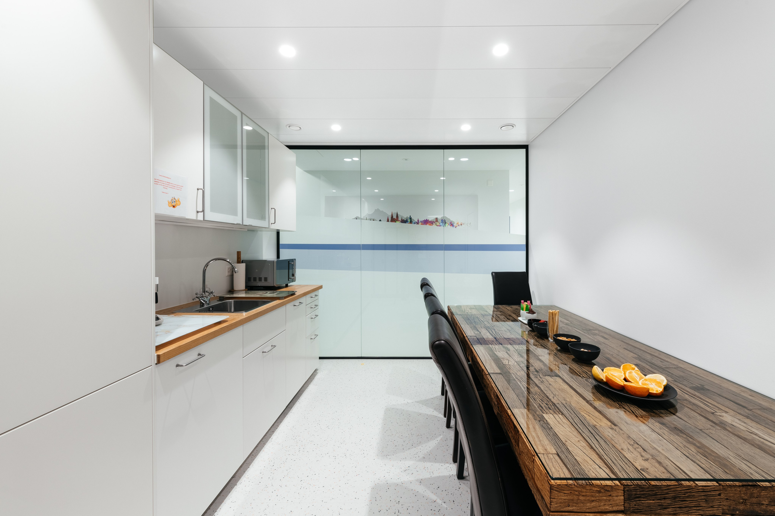 Zahnarztpraxis Dr. Maria Sternina, LUZERN, Kt. LUZERN. Hallo! Ich bin Elena und arbeite als Immobilienfotografin