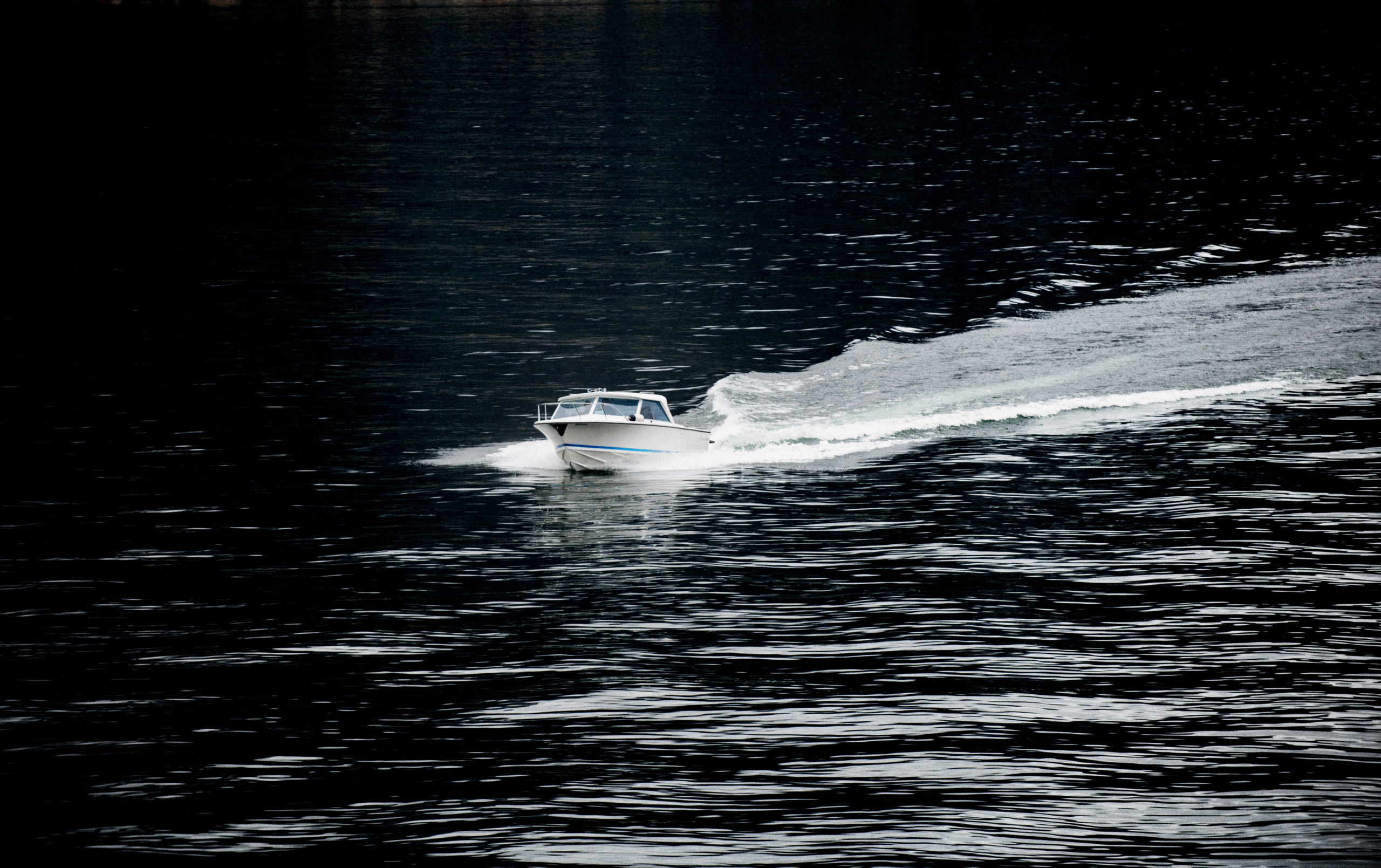 Como Evghenii. Wedding photographer from Moldova Alexey Chipchiu