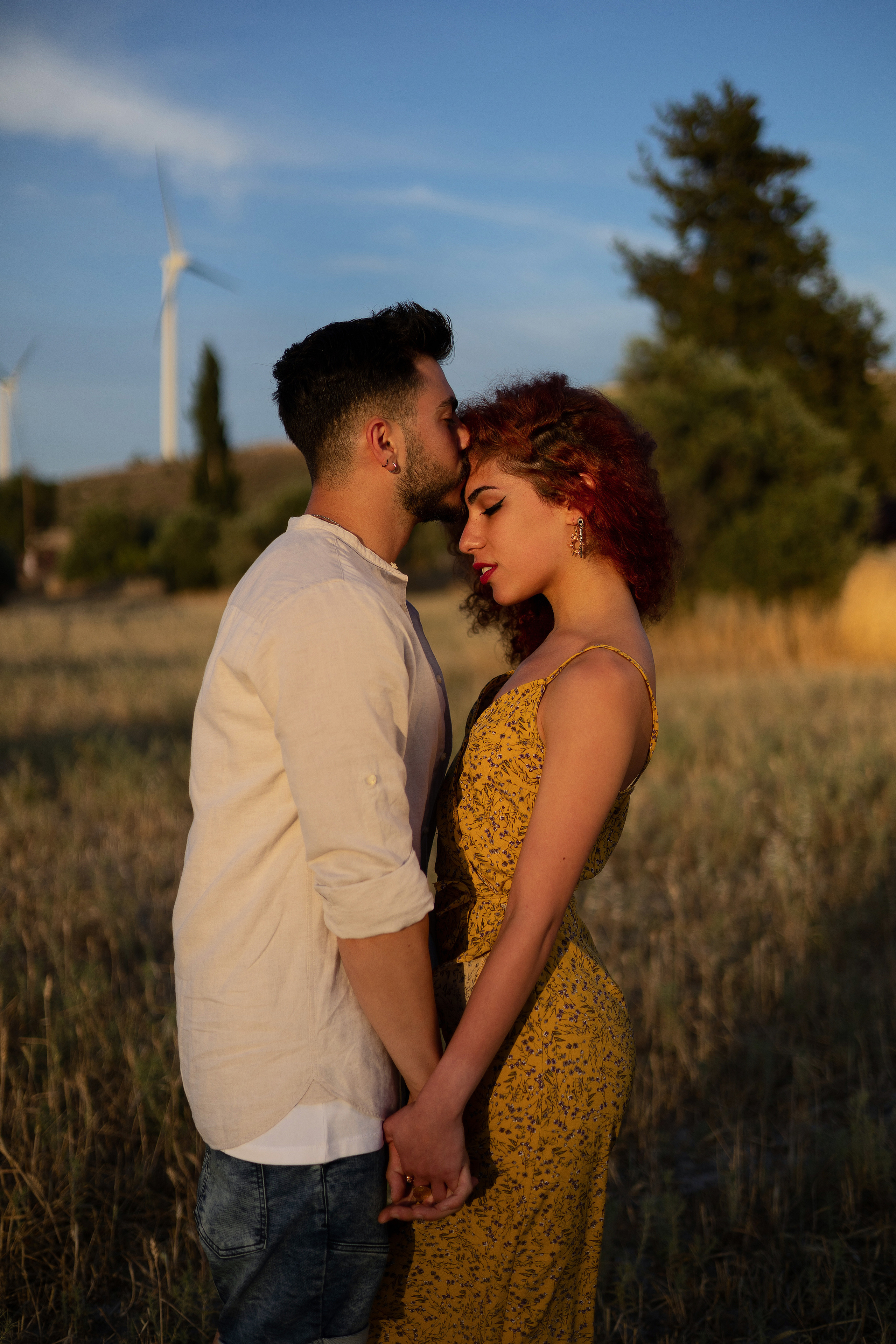 Golden Connection — Couple Photoshoot Outdoors | Warm, Natural & Cinematic. Kristina Kozheltsova- Soulful Portrait&Lifestyle&Love Story Photographer in Leipzig, Germany