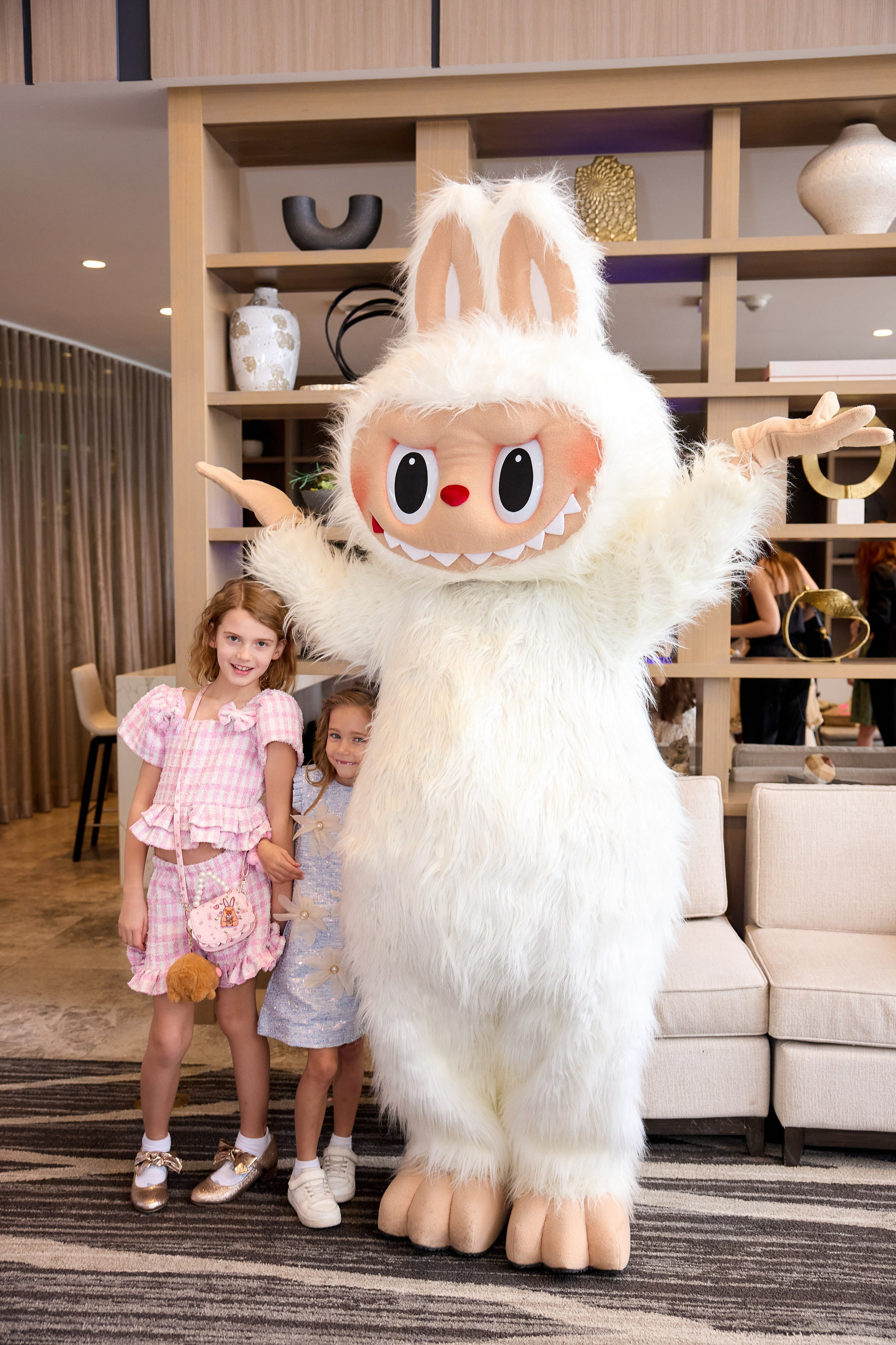 Авторская благотворительная художественная выставка Дианы Бортник. Фотограф Юлия Маковеева