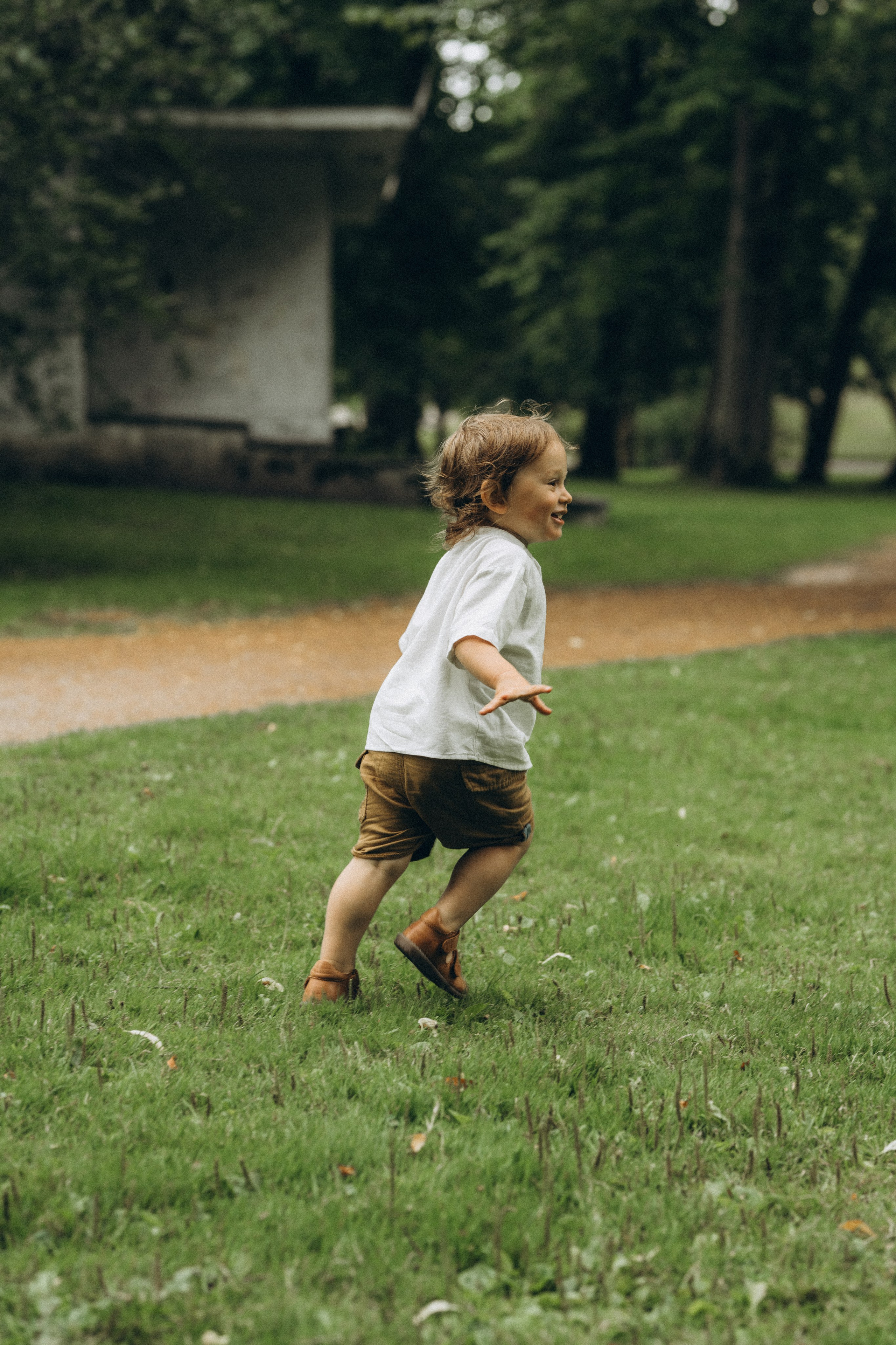 Kaivopuisto. Wedding and potrait photographer in Helsinki Vickan O