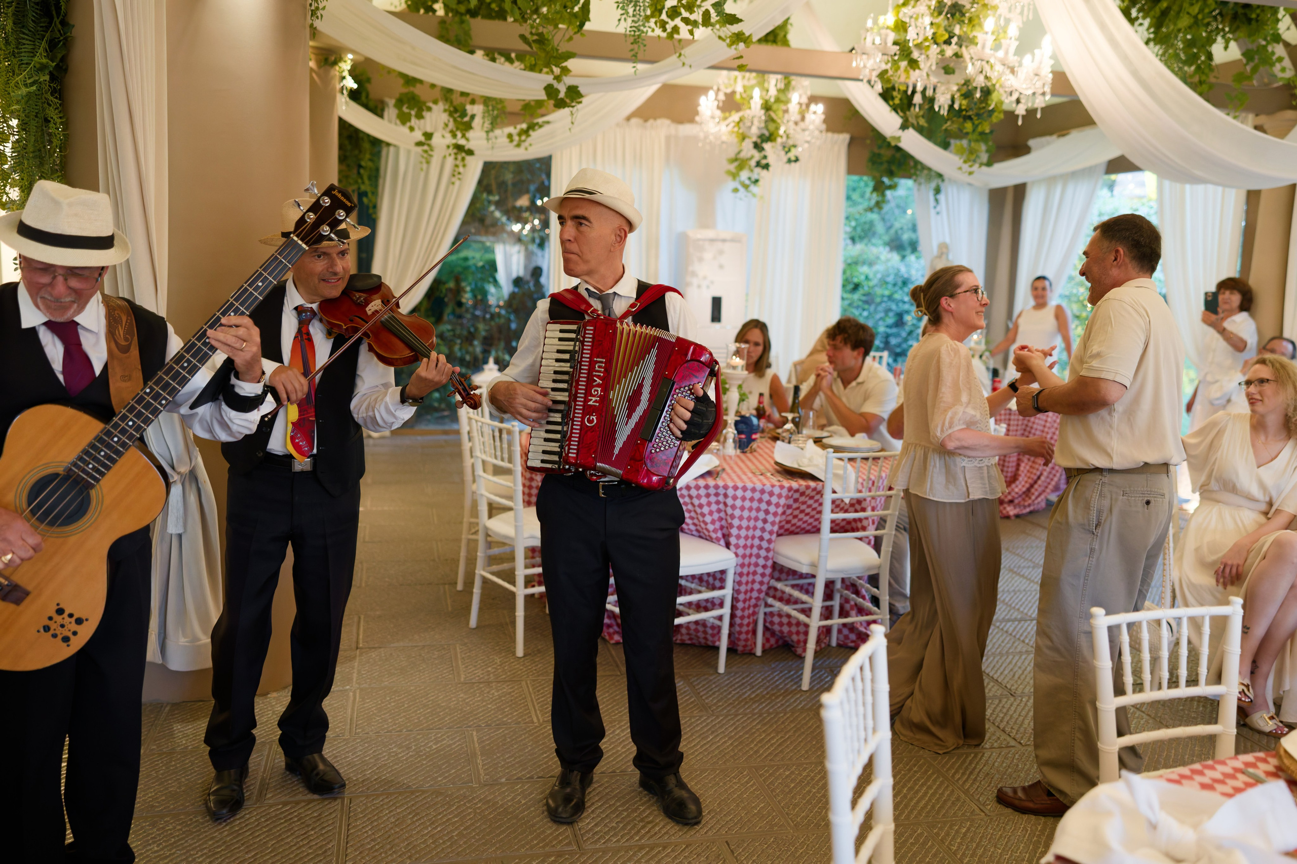 Pizza Party at Tenuta Massini, Florence, Italy. Destination Wedding Photographer — Nikita Burtsev