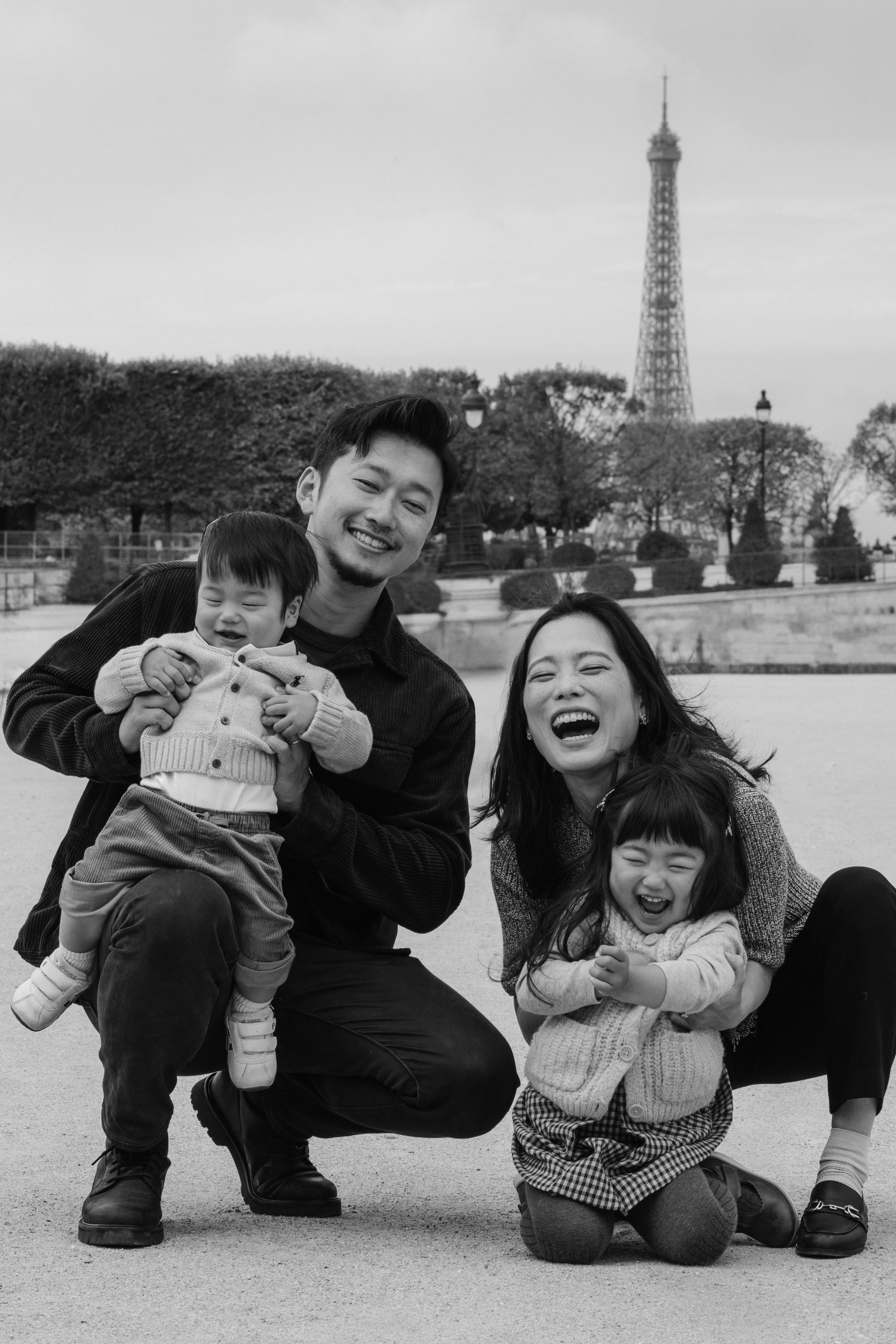 A Timeless Family Photoshoot in Paris