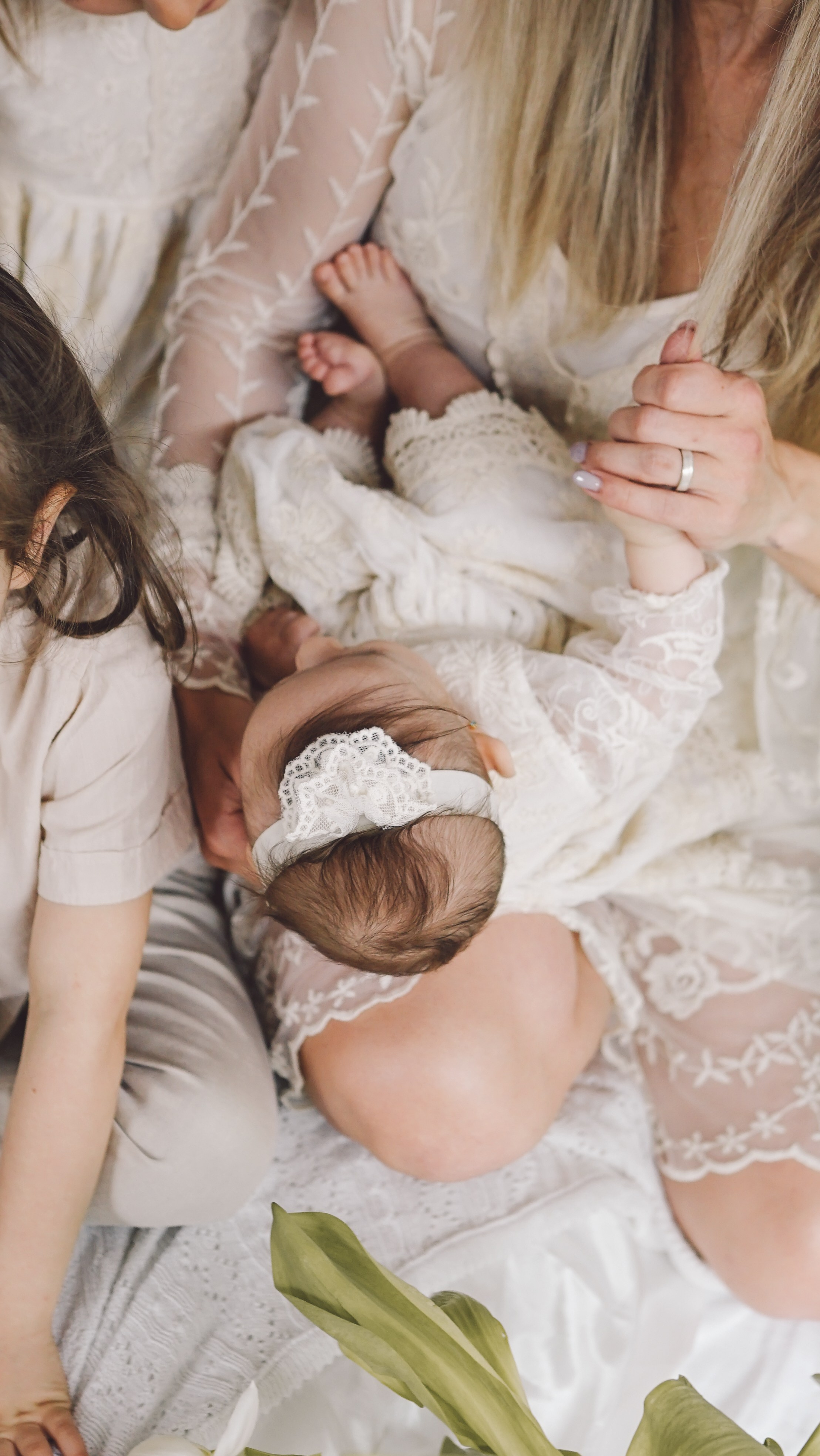 Ședințe Foto Primăvara Colorată Brașov | Mădălina Beda. Madalina Beda- Artist vizual, fotograf, doula la nastere, consultant babywearing Brasov si in toata tara