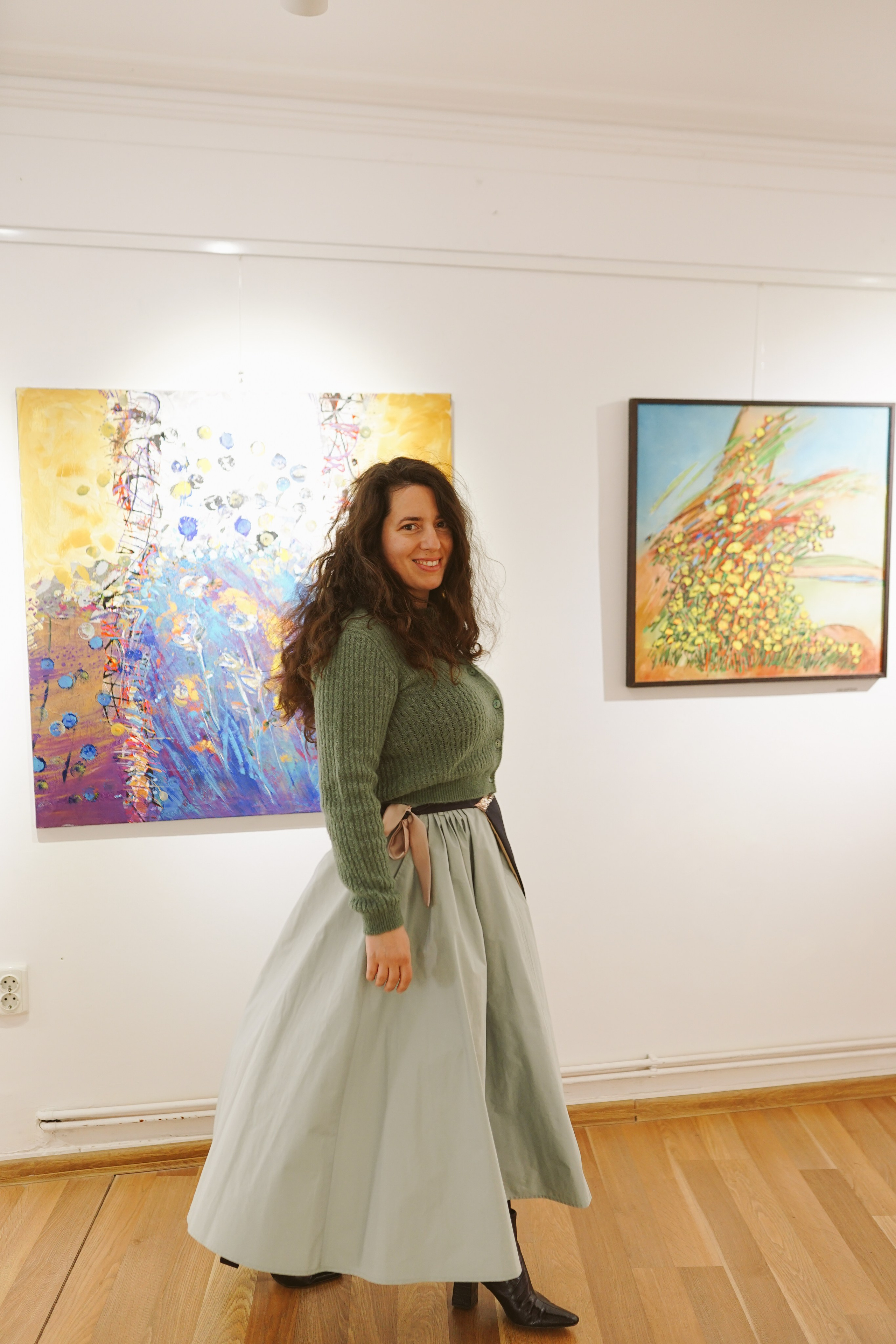 Expoziție Foto Maternitate Brașov | Mădălina Beda. Madalina Beda- Artist vizual, fotograf, doula la nastere, consultant babywearing Brasov si in toata tara