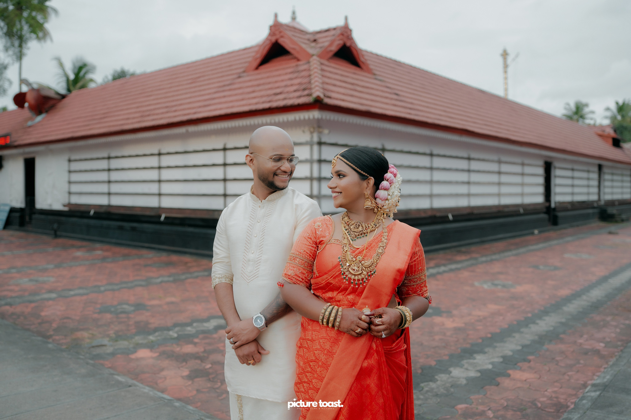 Traditional Kerala Hindu Wedding Ft. Anusree & Vishnu. Fine art Wedding Photographers in India & Canada