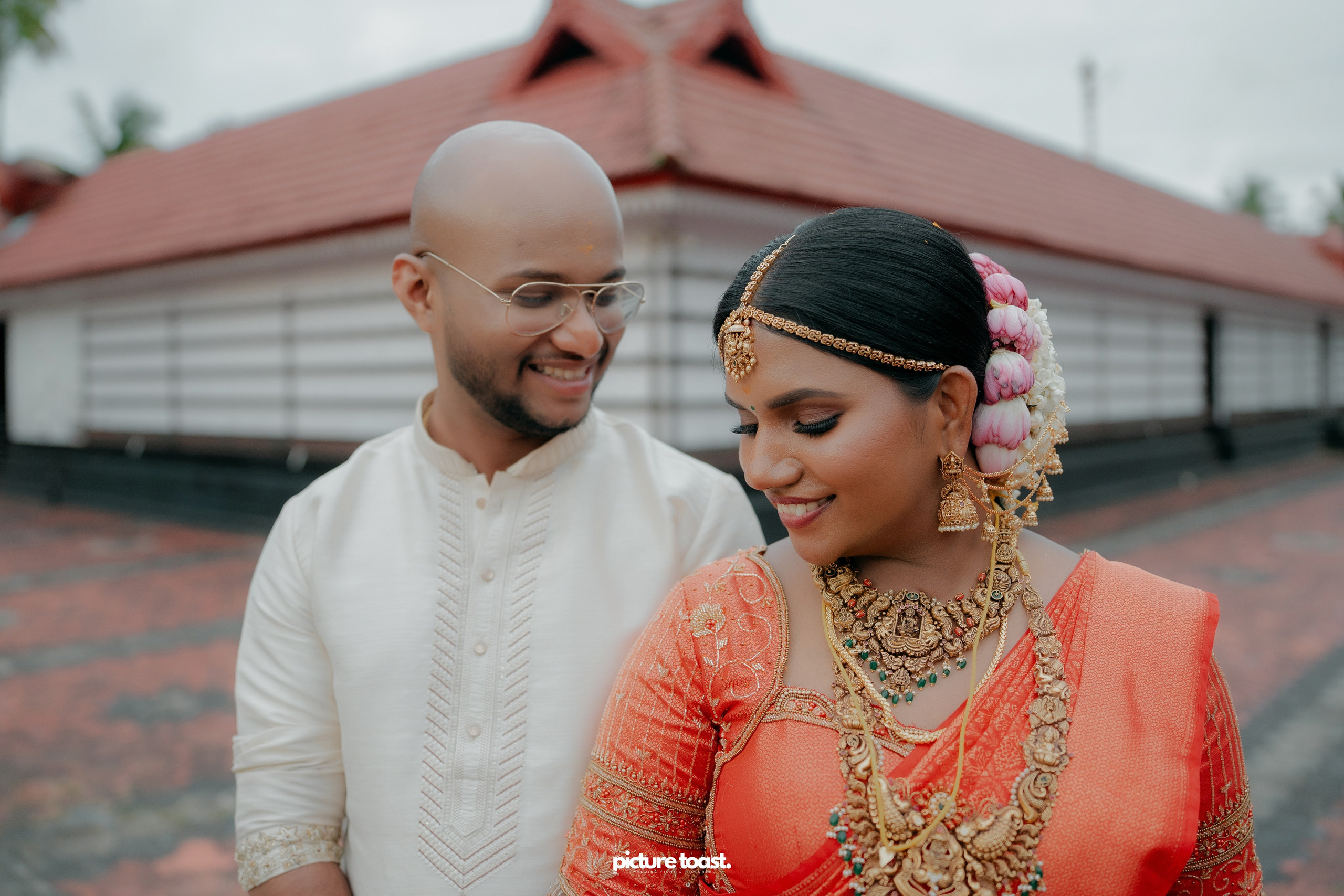 Traditional Kerala Hindu Wedding Ft. Anusree & Vishnu. Fine art Wedding Photographers in India & Canada