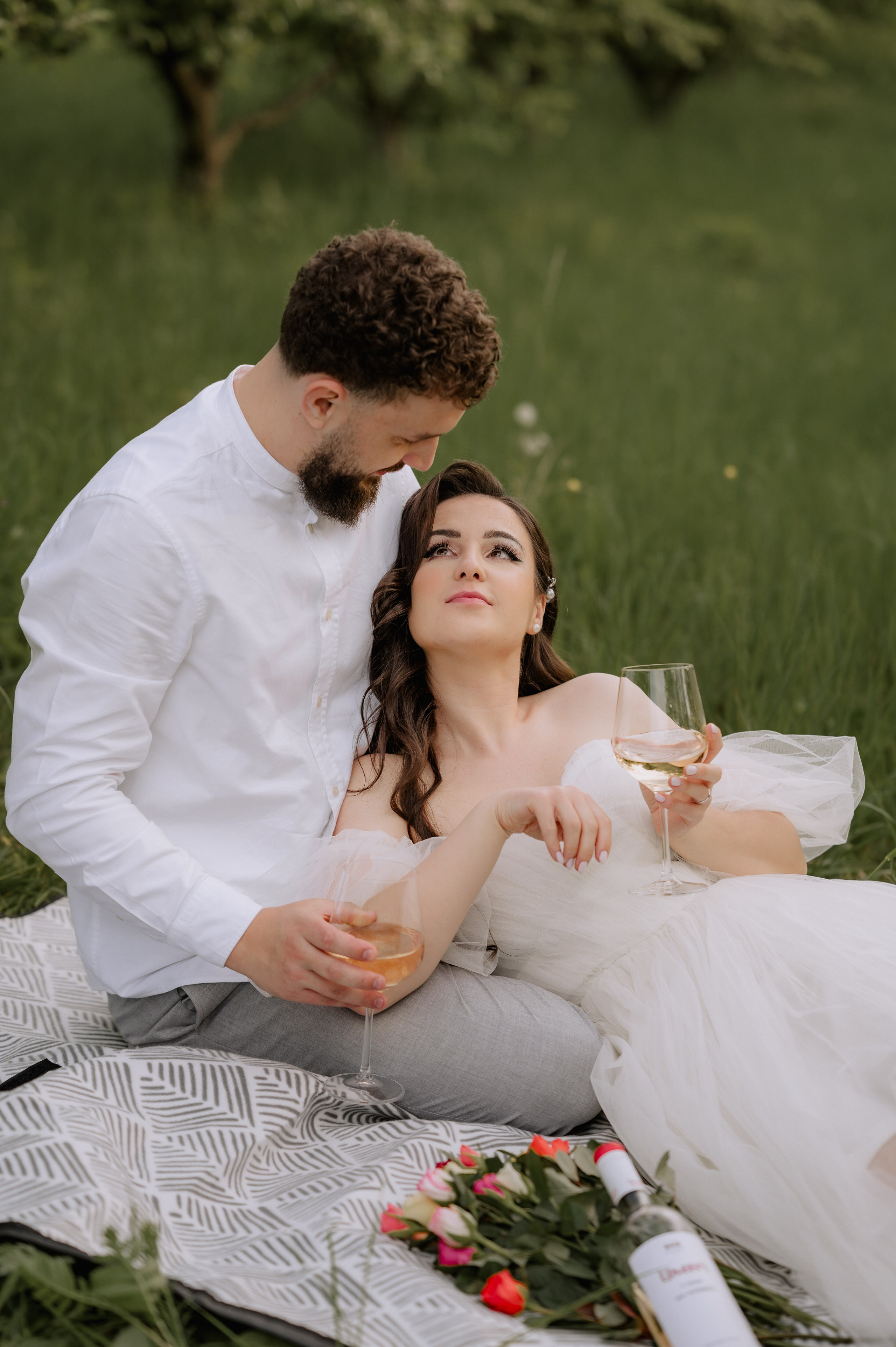 Magda + Andrei | Lovers in the garden. Proud Vision Weddings | Wedding Photography & Film — Servicii profesionale Foto Video Nunta Iasi