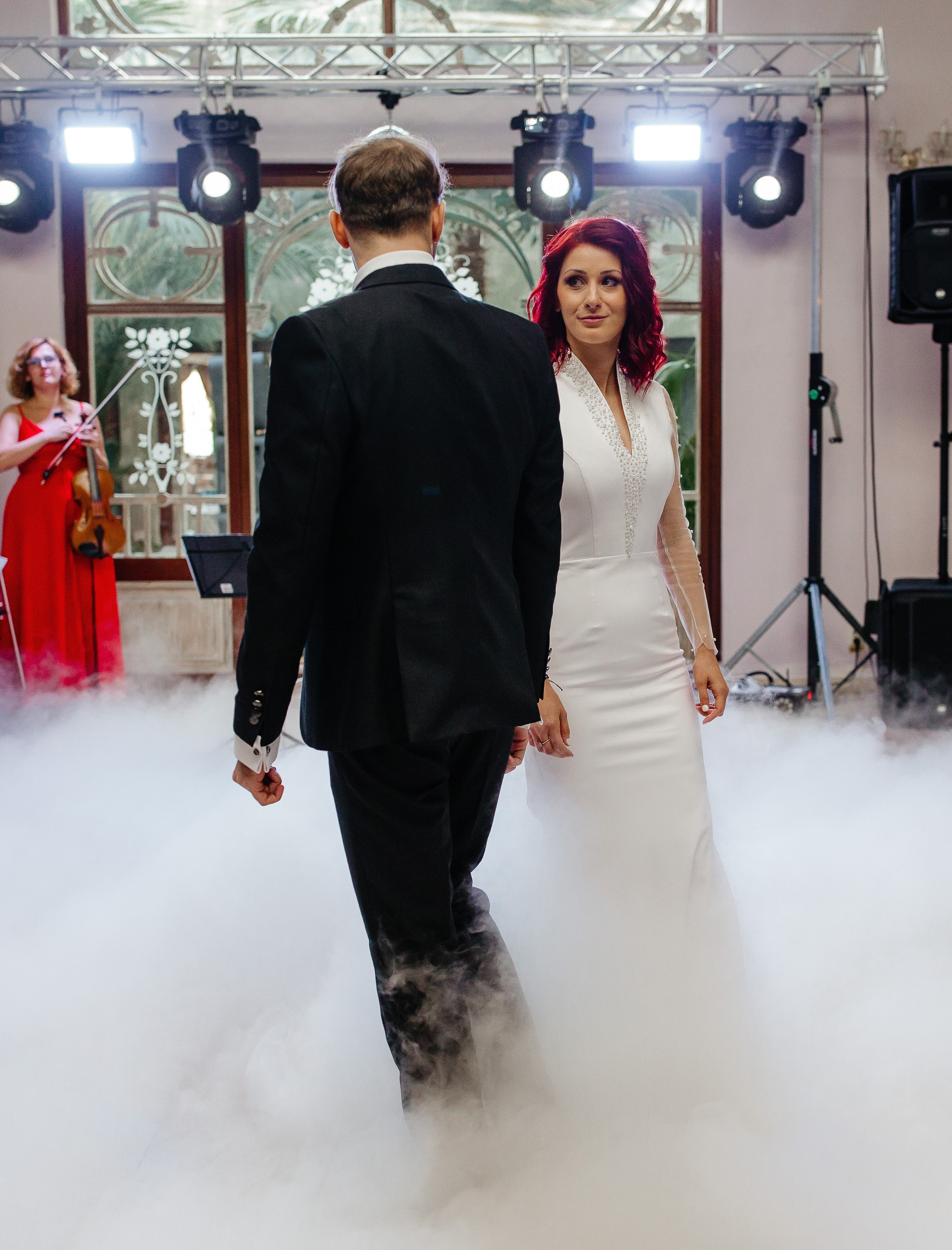 Nunta Elena & Tudor — Fotografie de nuntă în stil natural și elegant. Rares Bucur is a professional wedding photographer based in Cluj-Napoca, Romania, specializing in wedding photography