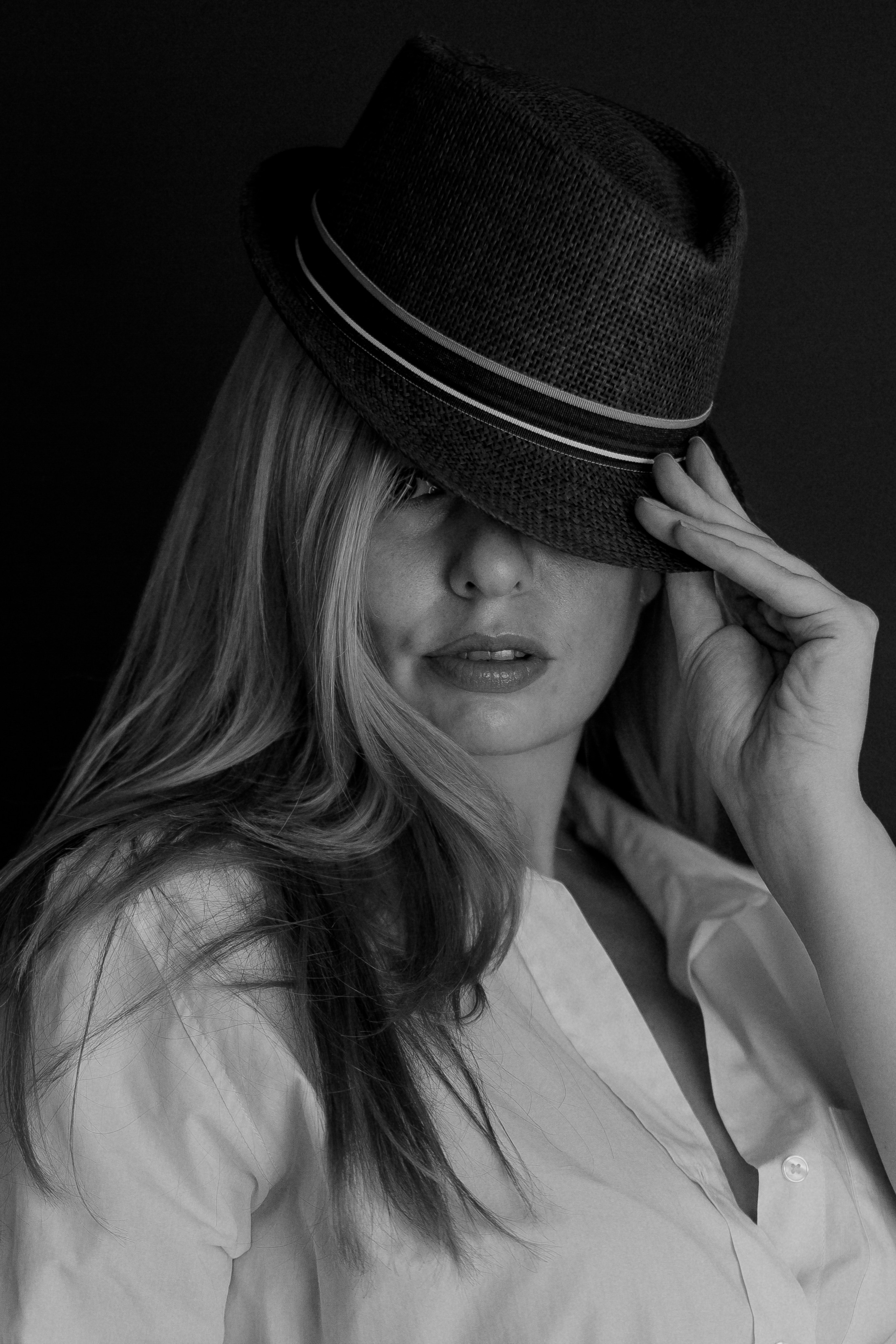 A black and white story. Iryna Zhyvora | Photographer | Stockholm