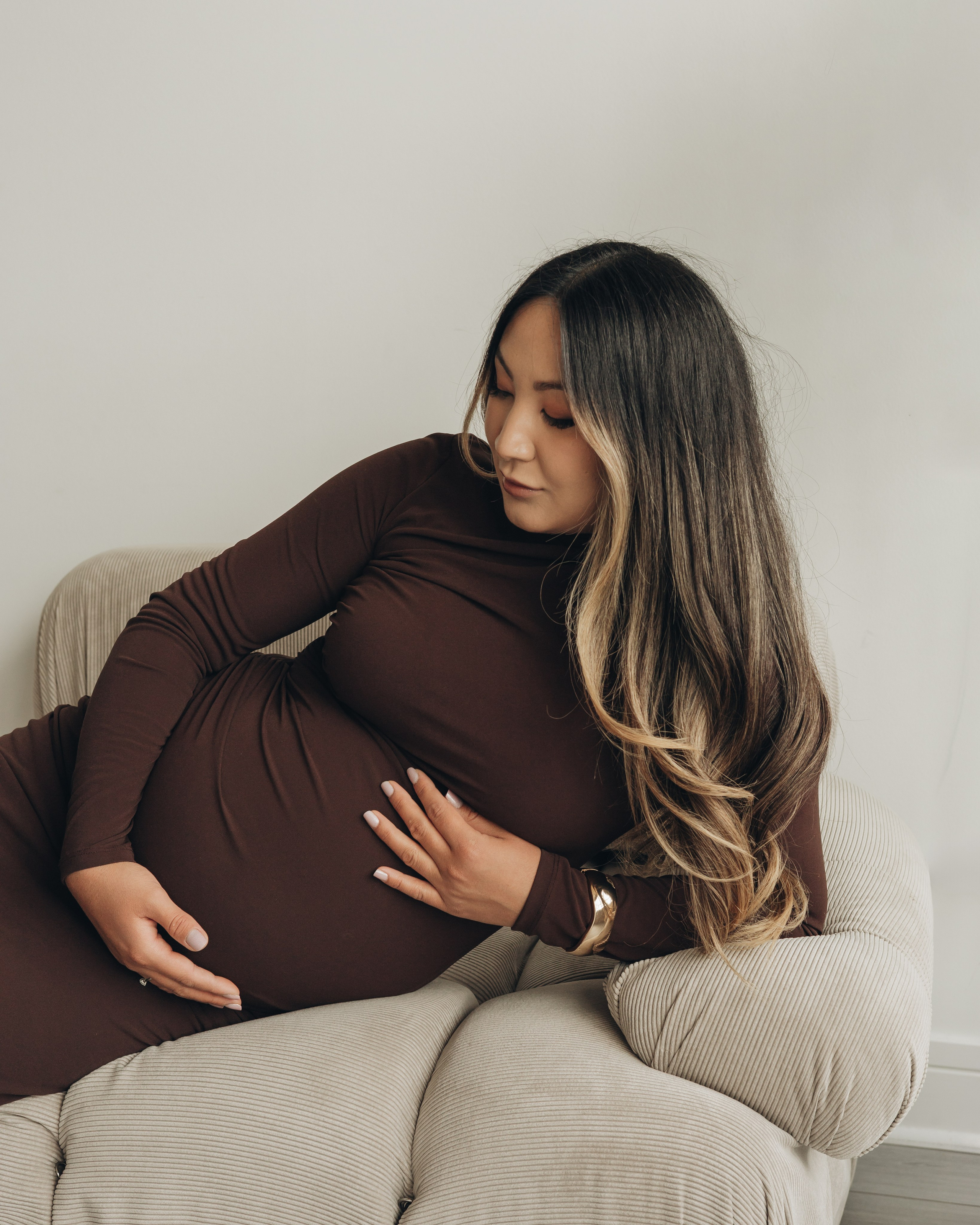 Elegant maternity portraits in chicago