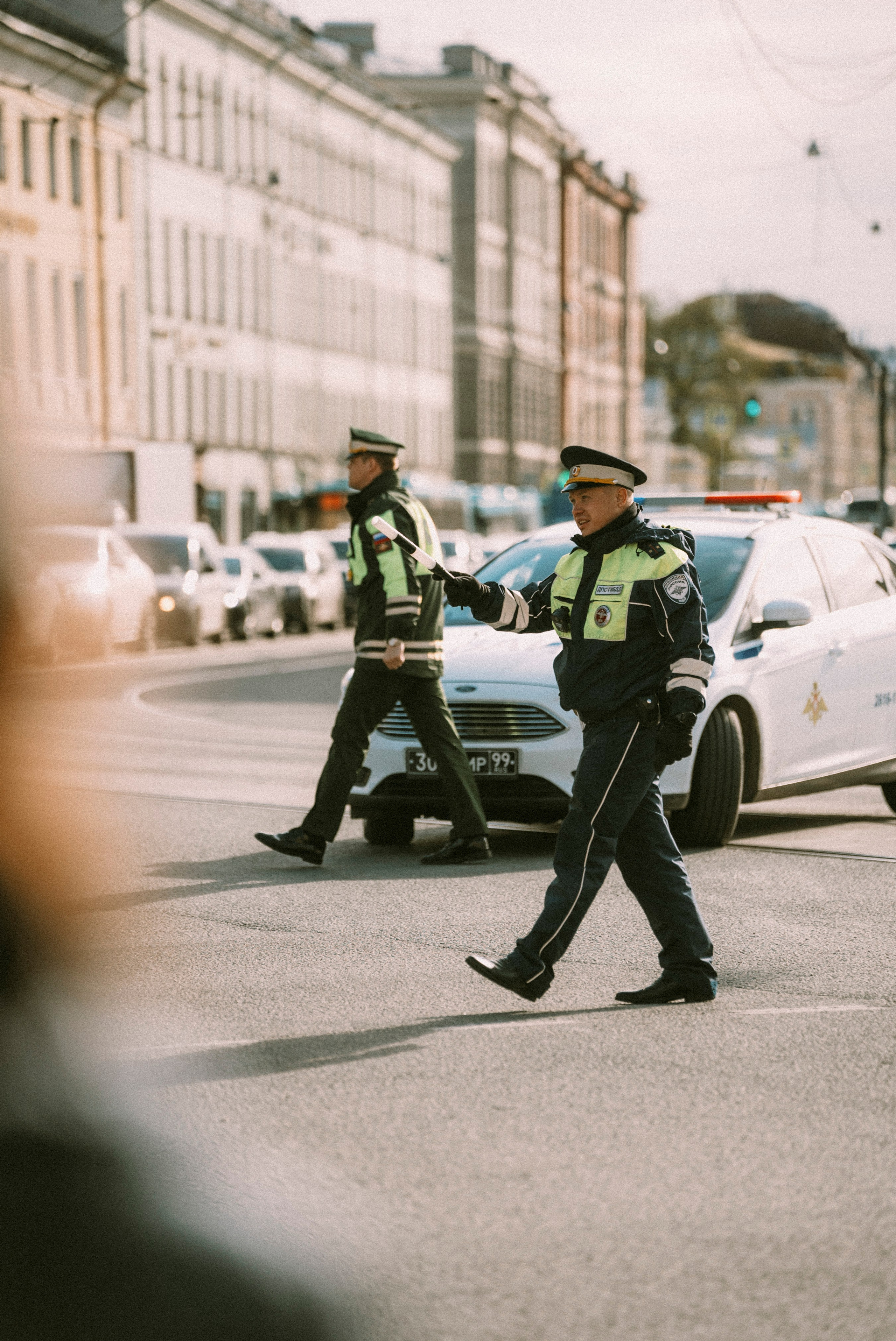 2025. Стрит-фотография, полная абсурда, идиотизма и красоты