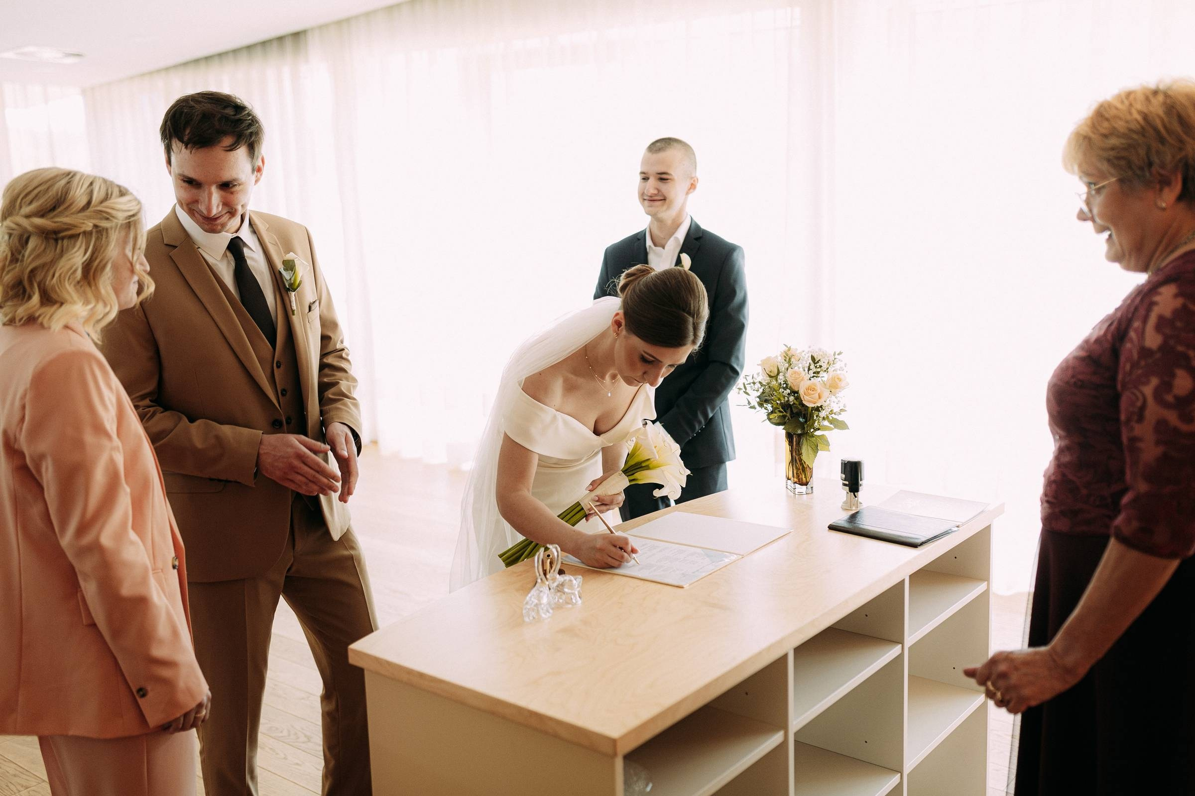 DZELTENAIS VAIRO PRIEKU