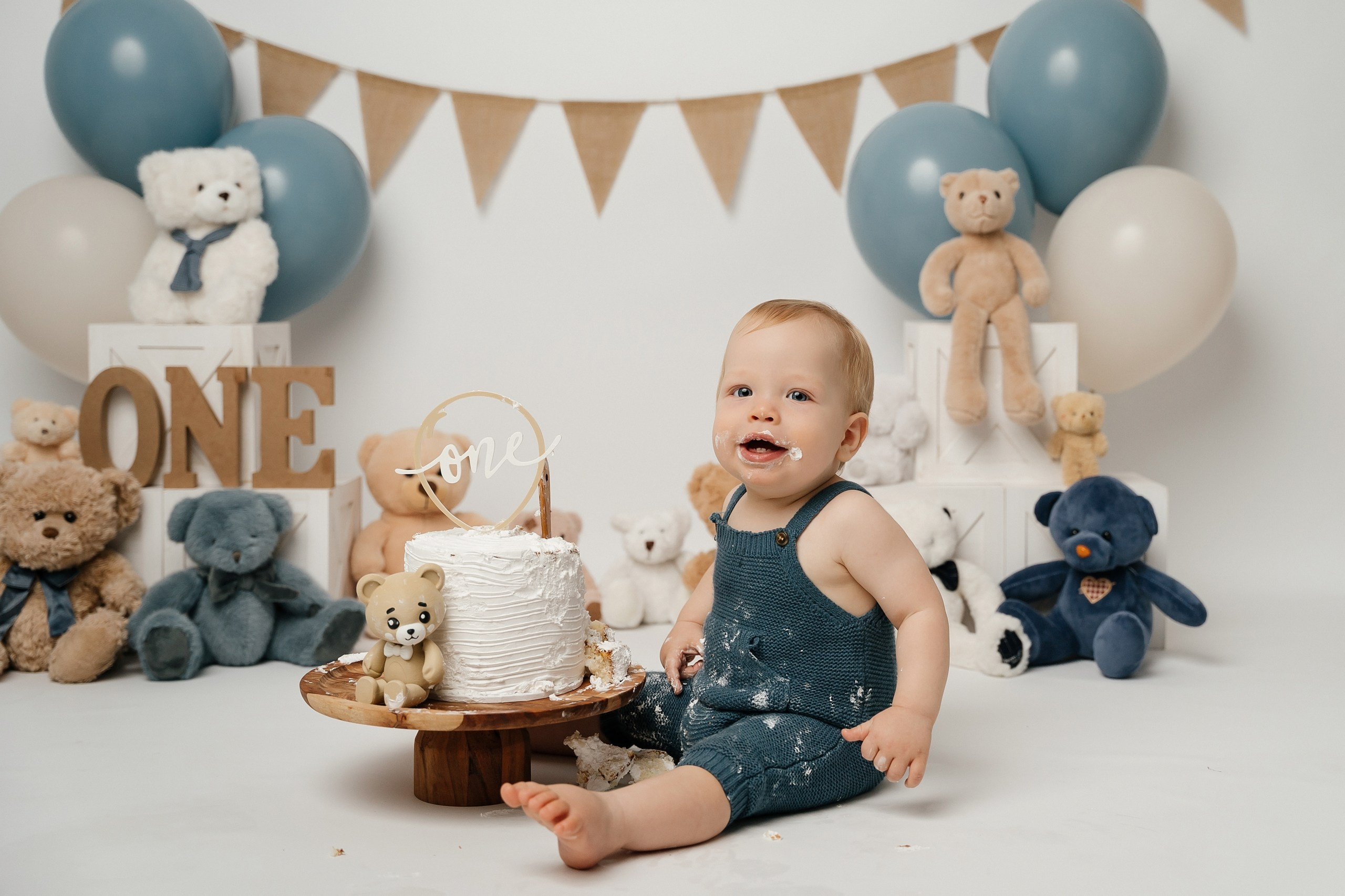First birthday cake smash session. Newborn and family photographer. Hills District. Sydney