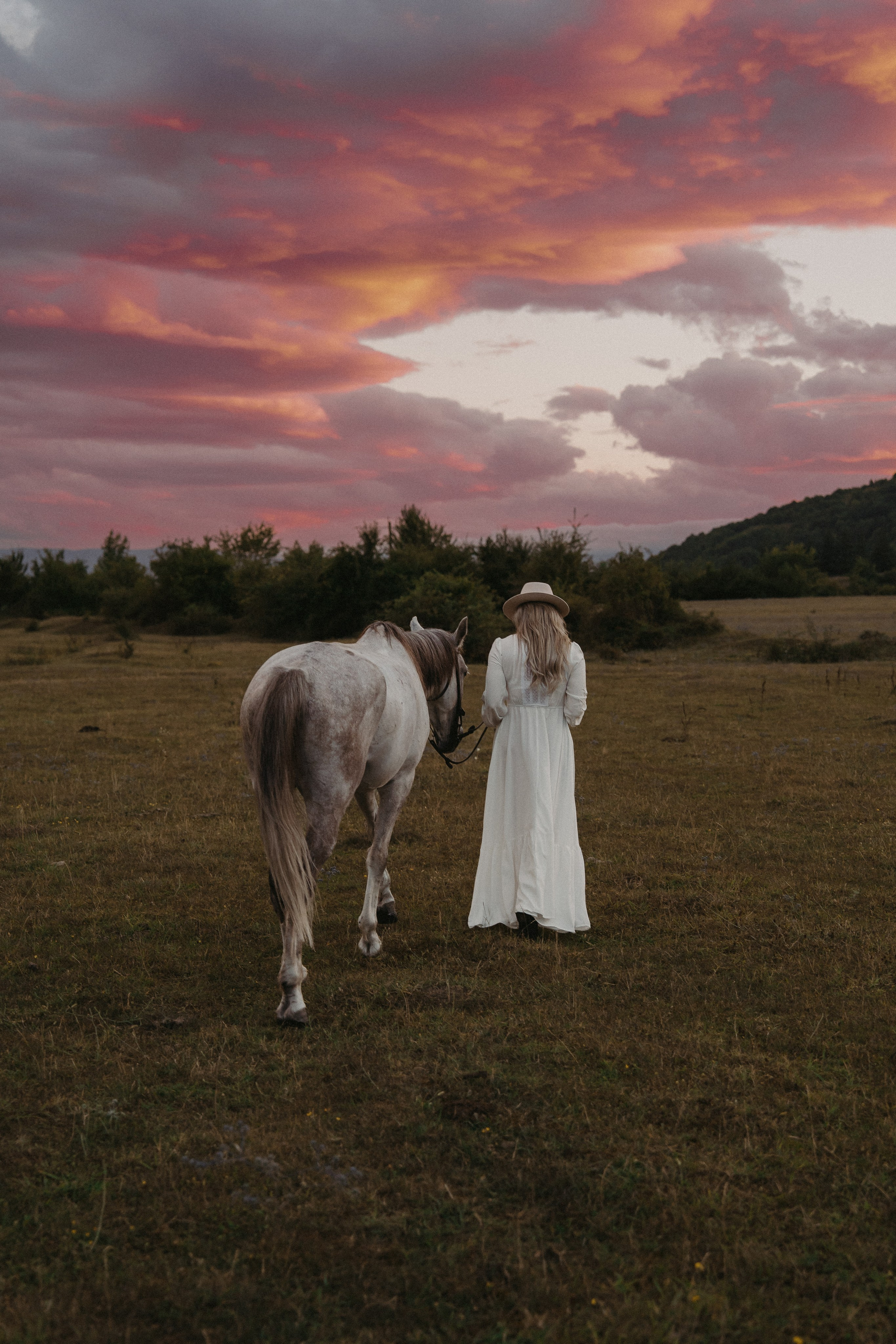 Pink sunset. Photographer and travel-blogger Aleksandra Gritsenko