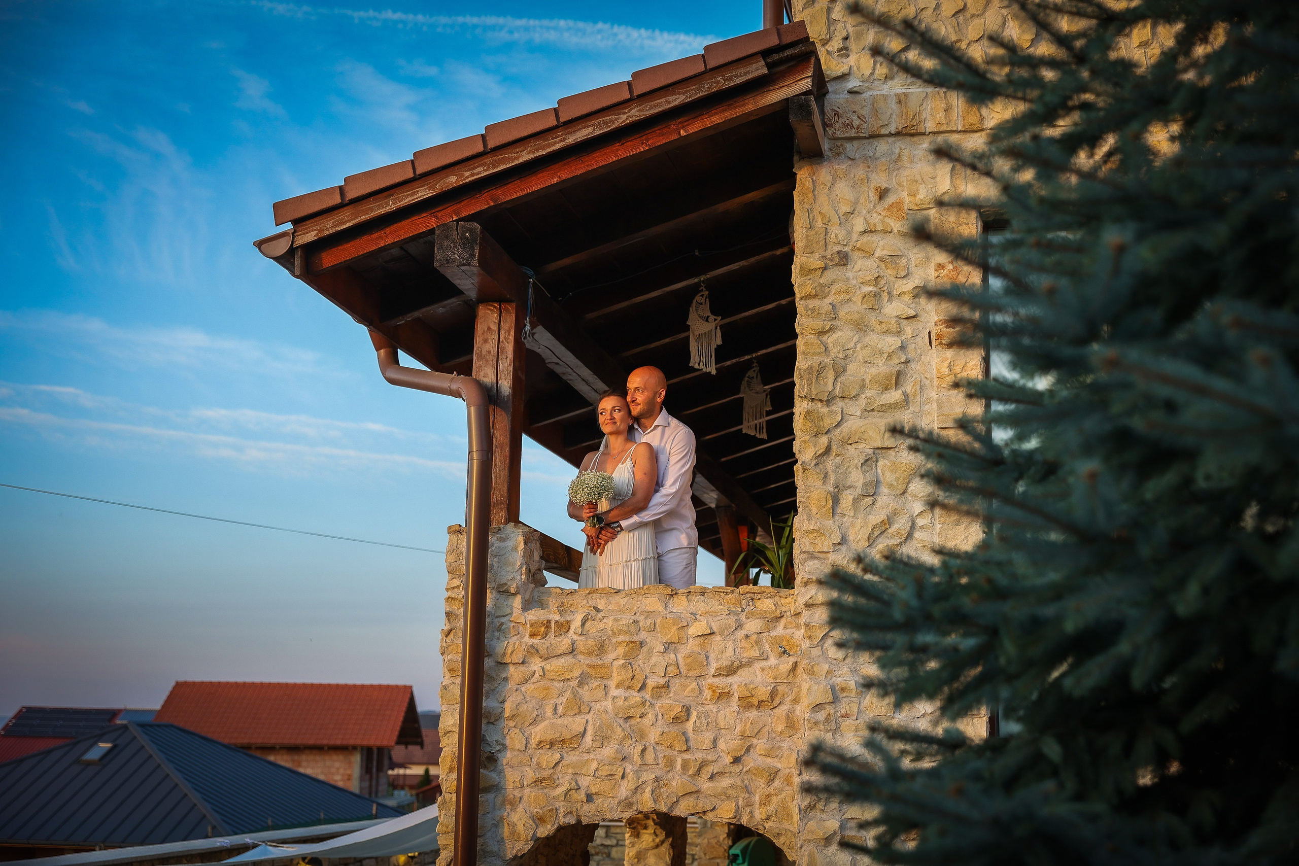 Nunta Cosmin și Simona de la La Moșu a fost exact genul de eveniment care demonstrează cât de frumoasă poate fi o nuntă în aer liber. Rares Bucur is a professional wedding photographer based in Cluj-Napoca, Romania, specializing in wedding photography