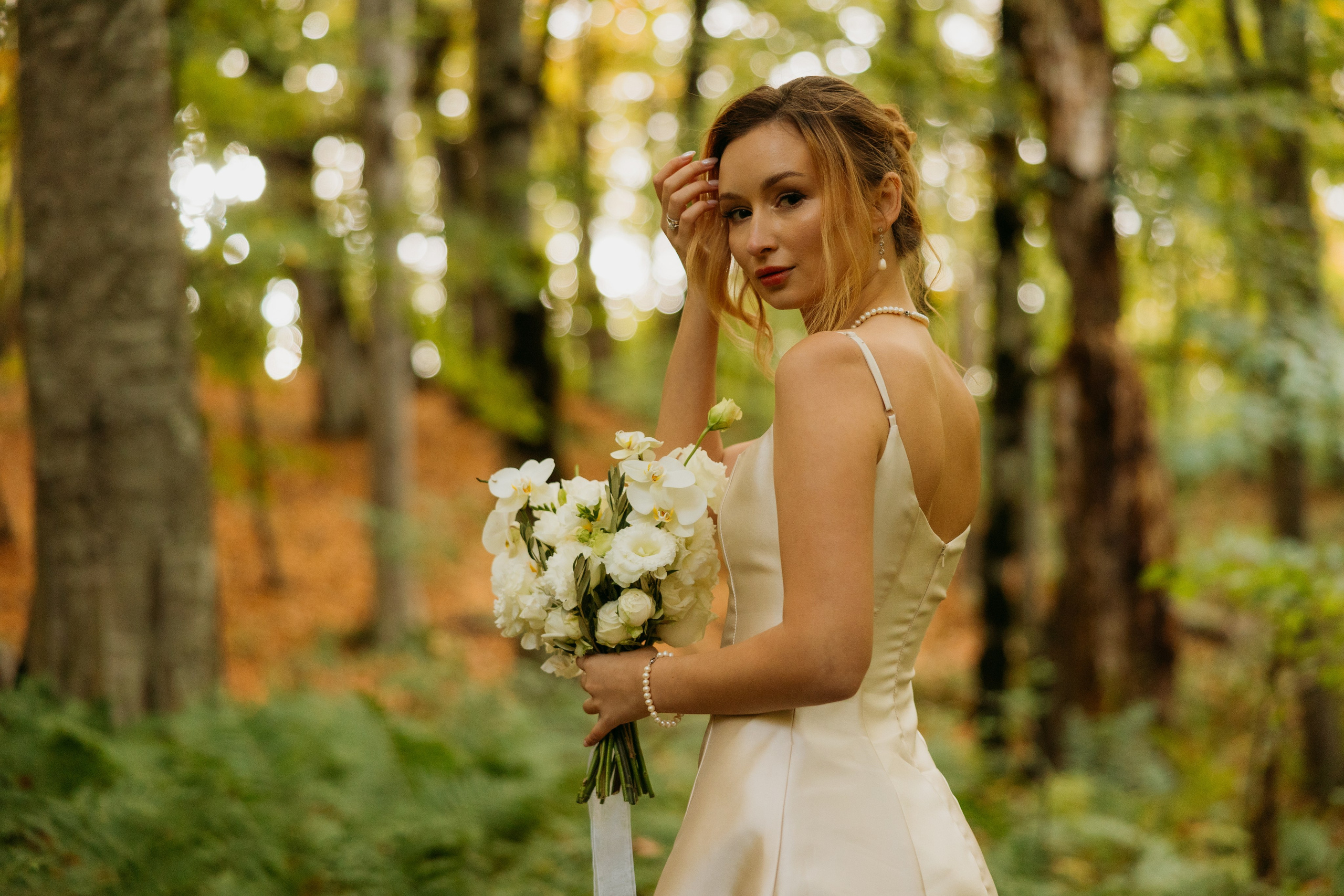 Love in Autumn forest. Wedding photographer in Tbilisi Ioseb Mamniashvili