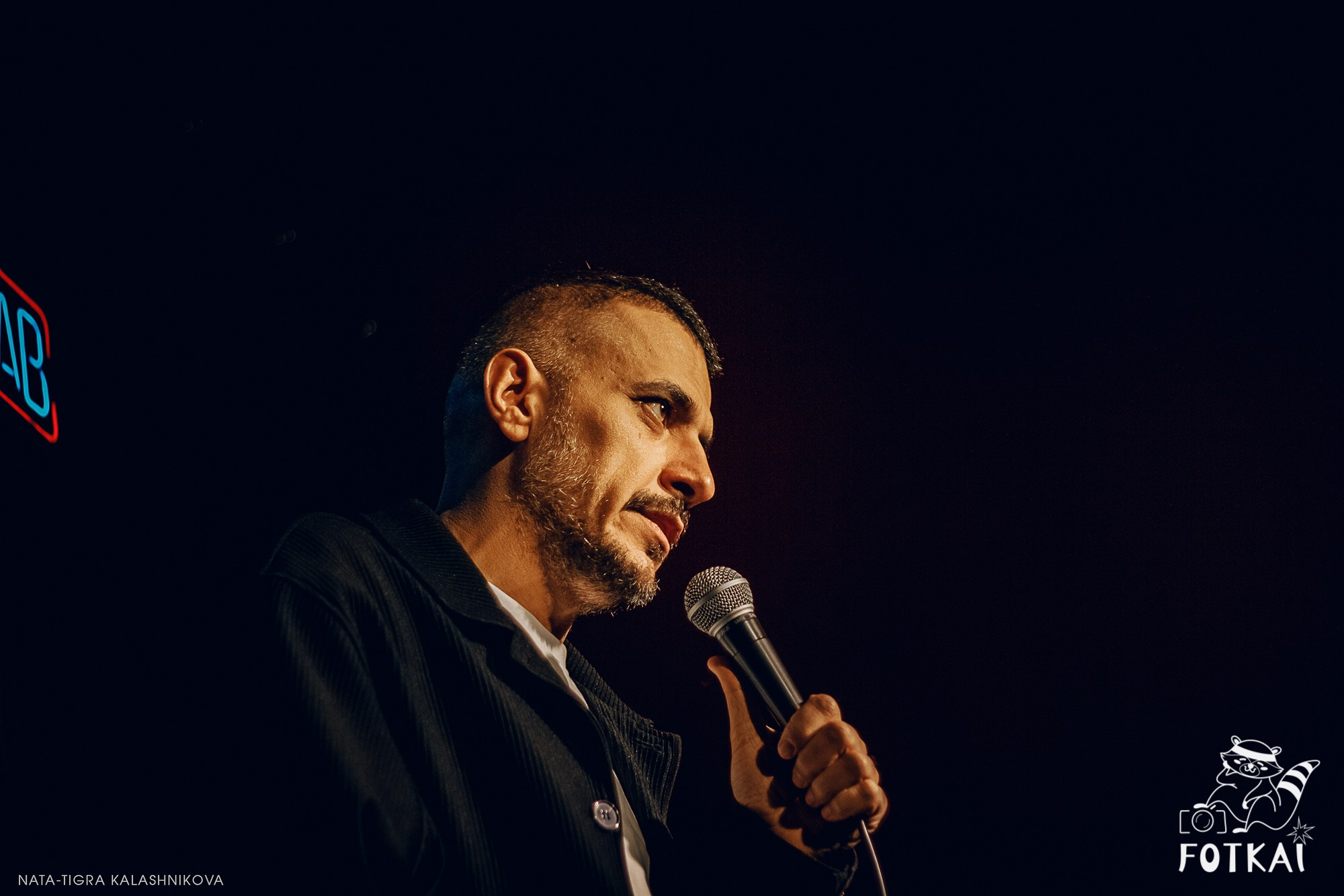 Eduard Matsaberidze en Madrid 14 de febrero 2026 — fotos del show de stand-up | FOTKAI