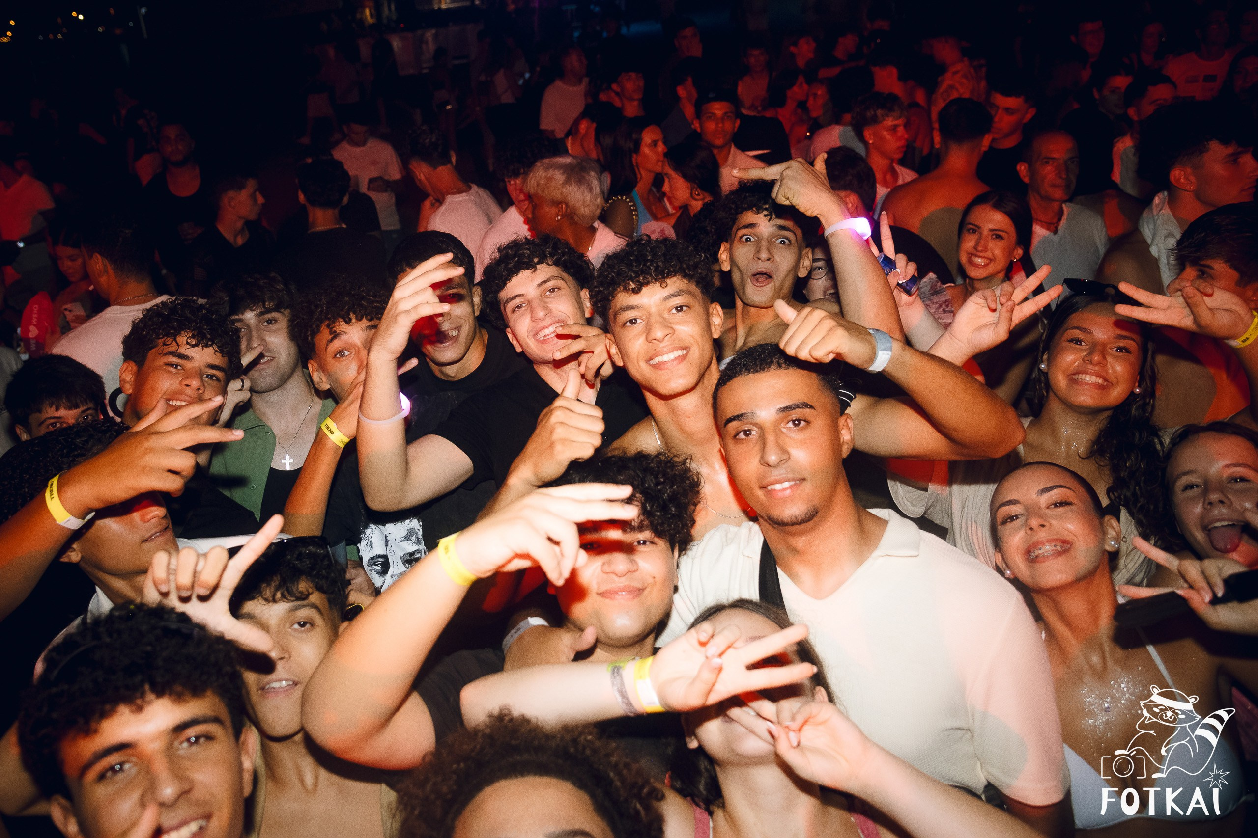 JC Reyes at Brilla Torrevieja Festival — Live Concert Photos in Torrevieja, Spain, 2026 | FOTKAI