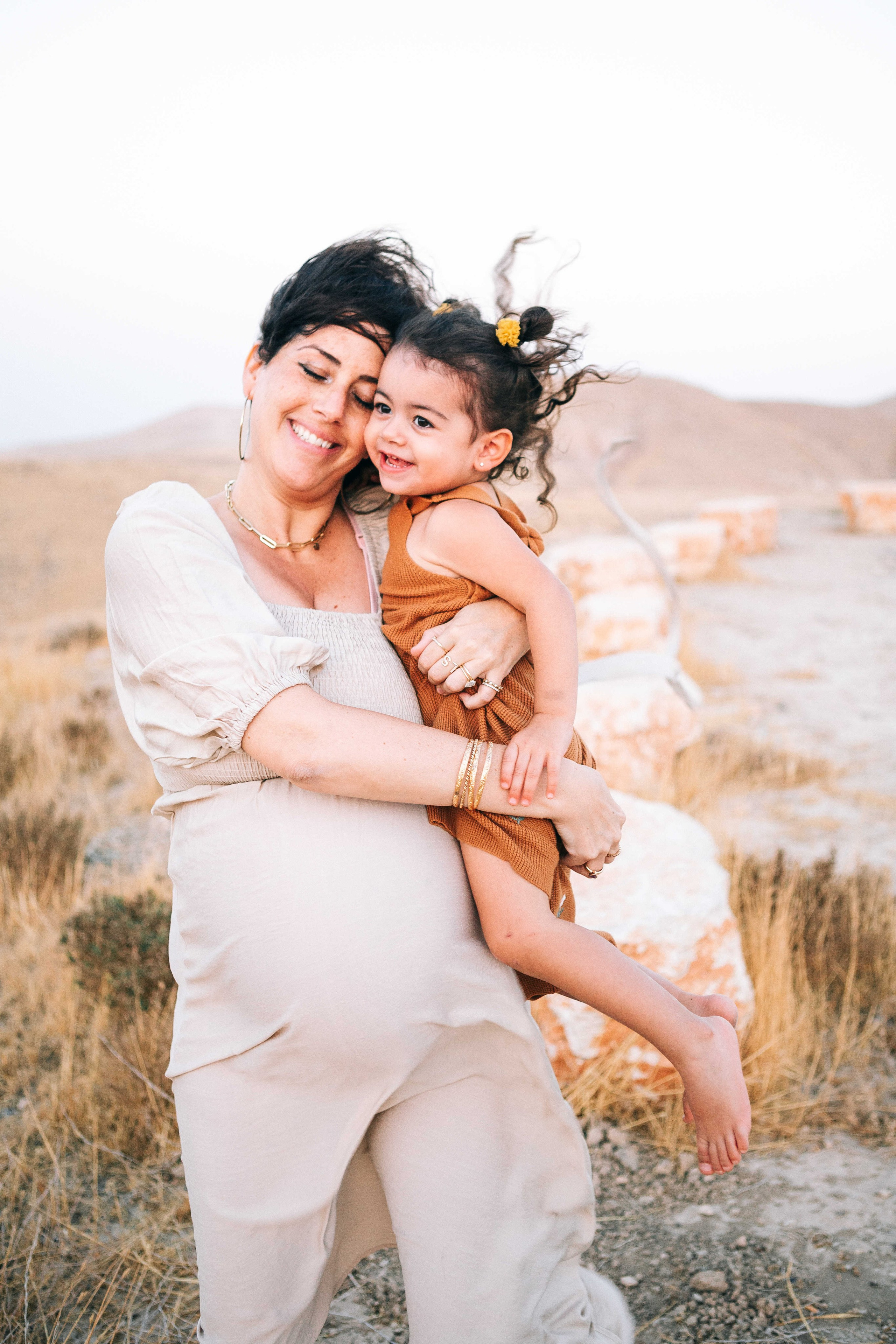 PREGNANT PHOTOSESSION IN THE DESERT. PHOTOGRAPHER IN ISRAEL