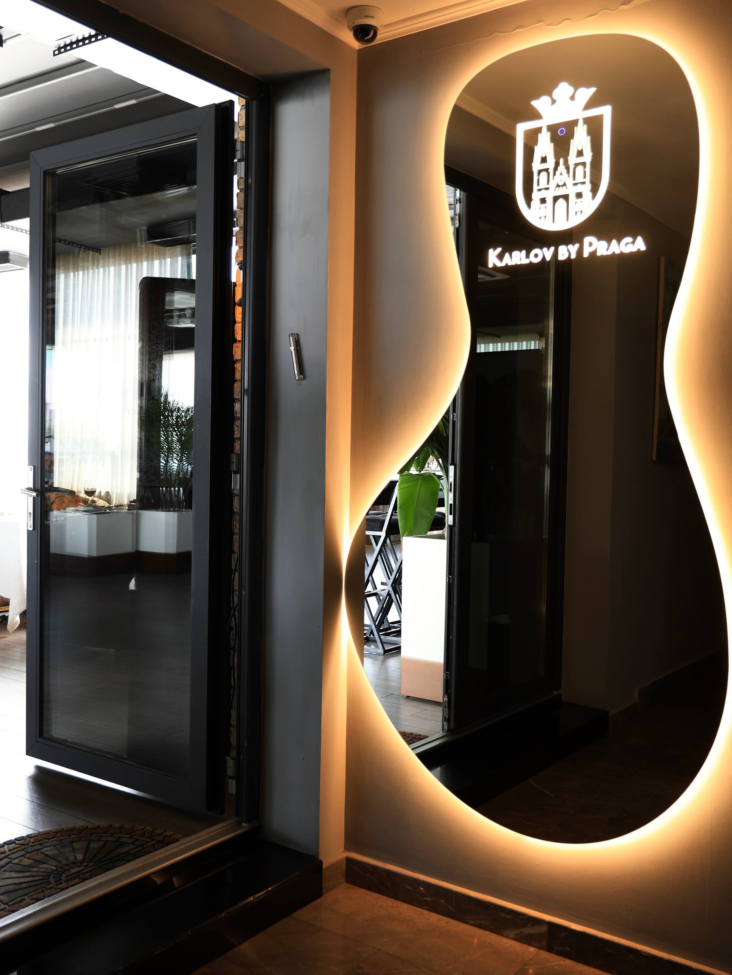 KARLOV BY PRAGA. ОНЛАЙН — ГАЛЛЕРЕЯ