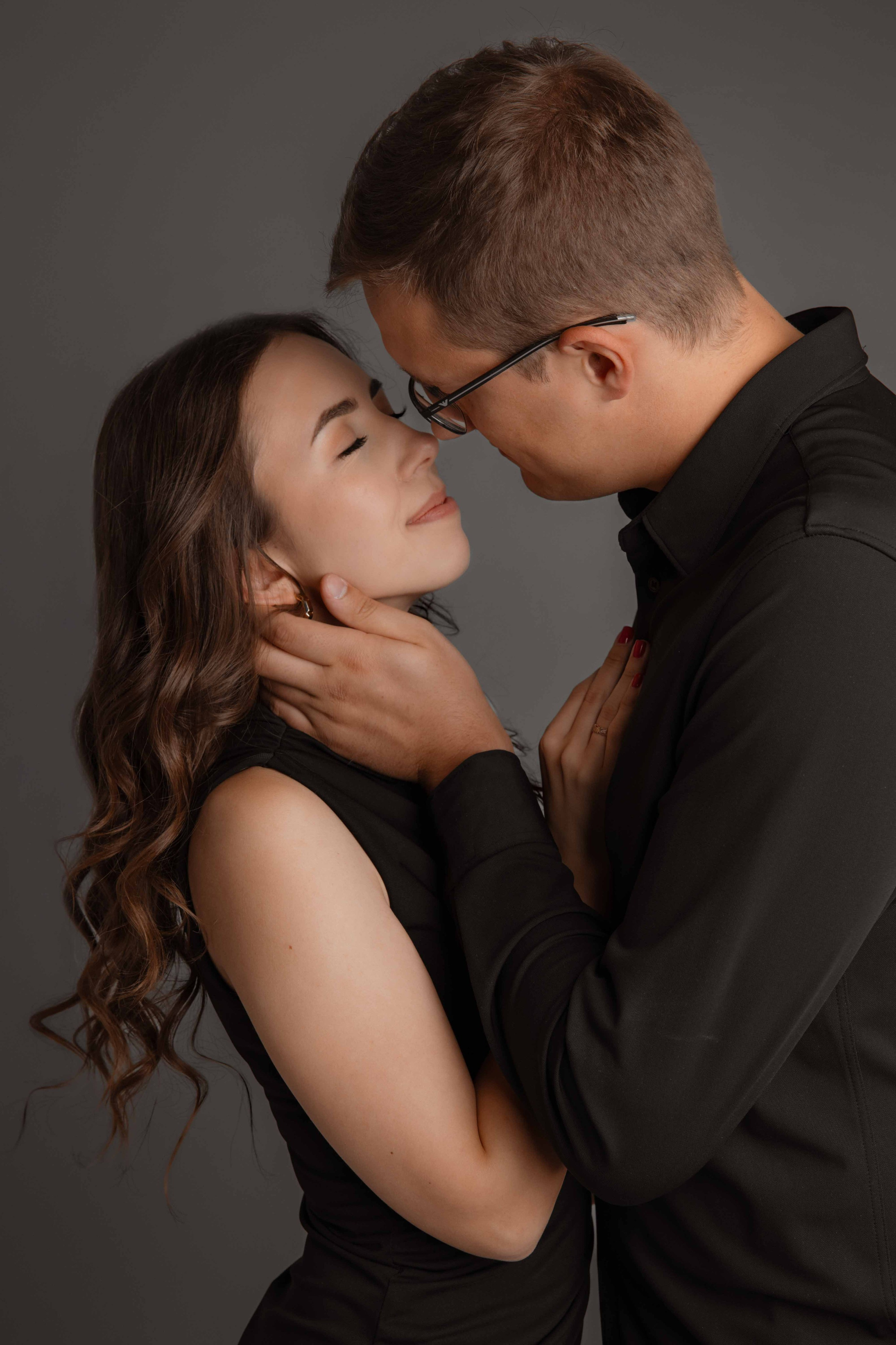 Jauki Kalėdinė fotosesija Vilniuje: studijoje, namų šilumoje, gamtoje ar mieste. Framed by Evelina | Vestuvių fotografė