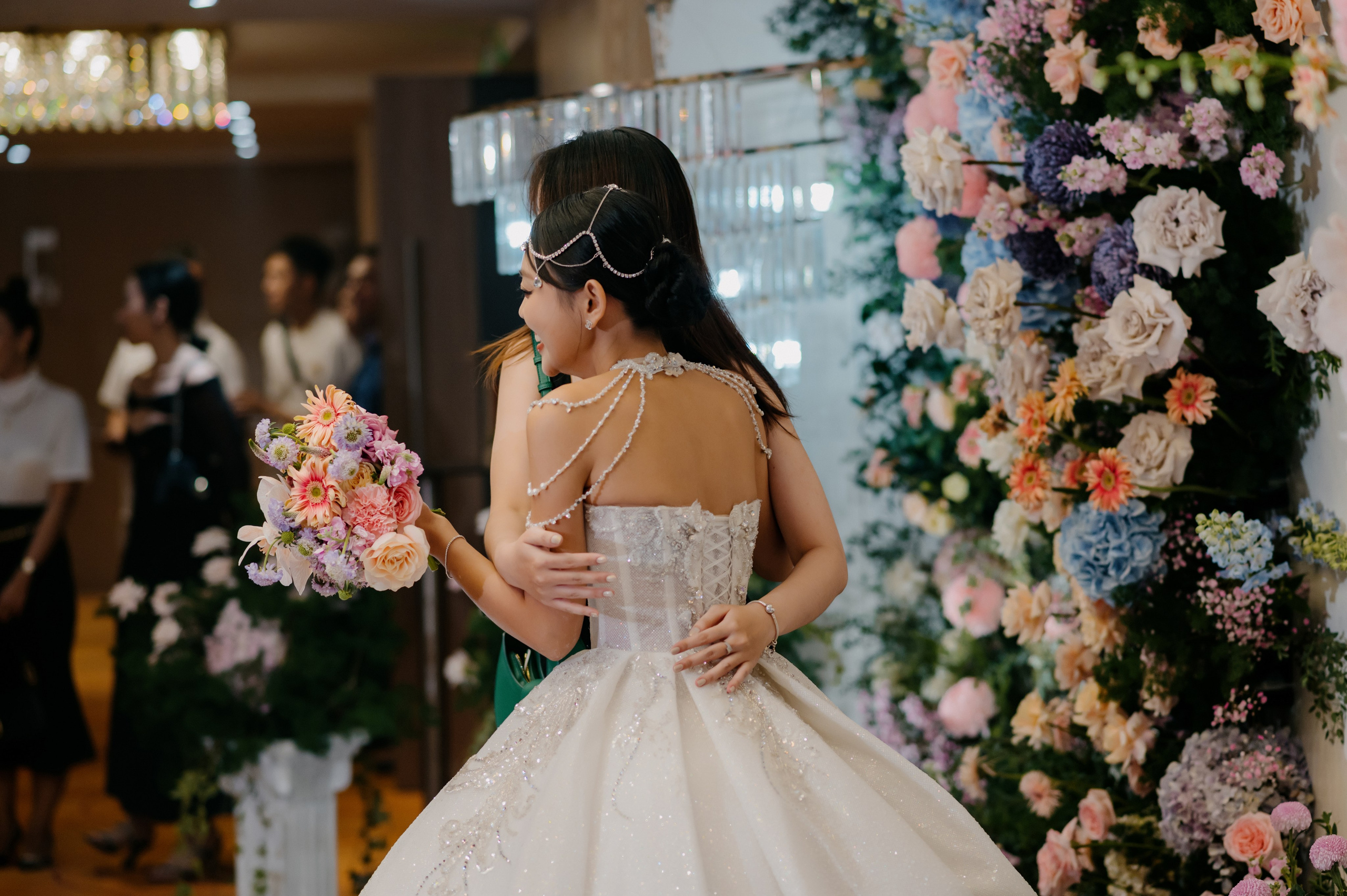 KHANG & QUYEN / Lavela Hotel. Saigon Wedding Present | Art Beyond Moments