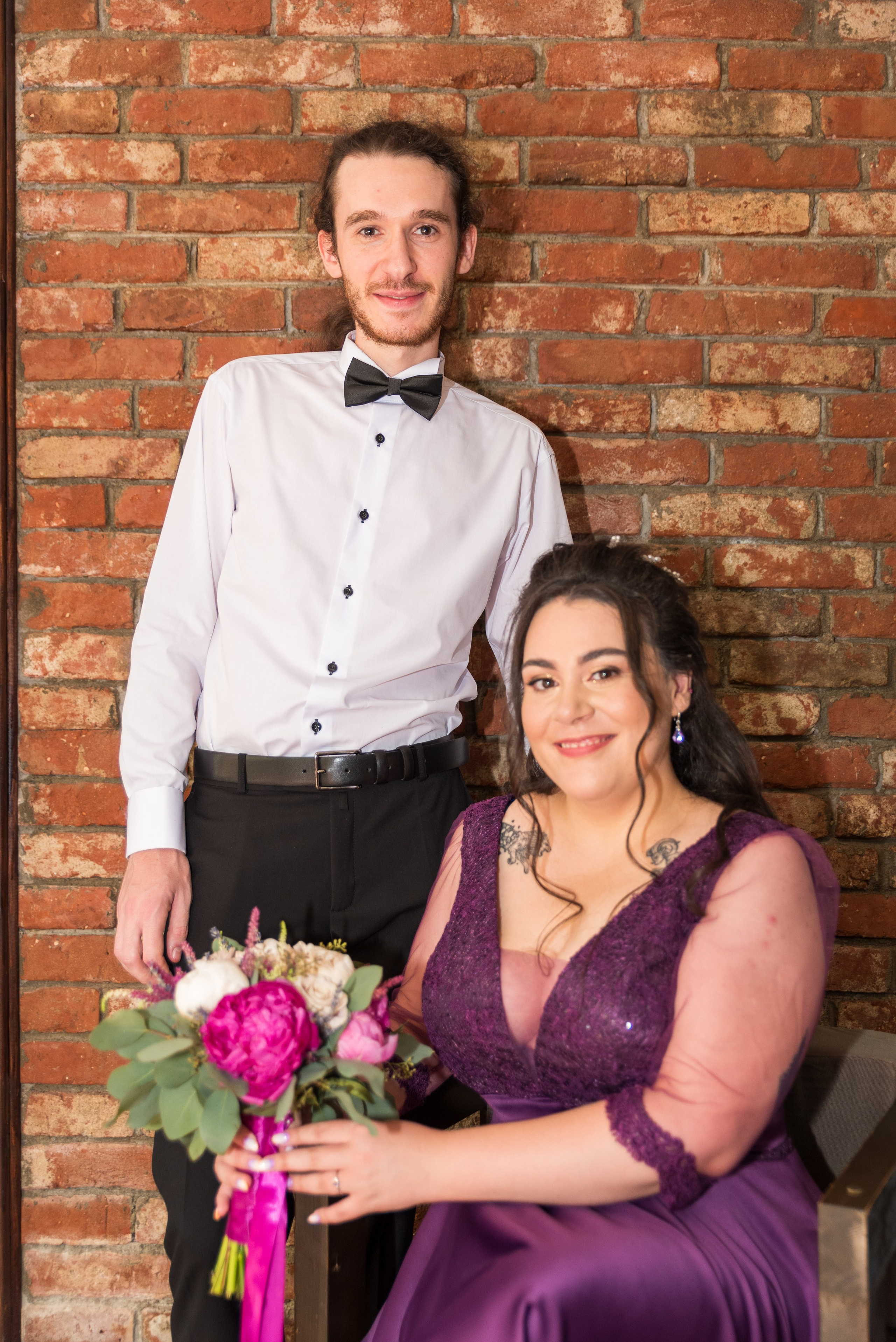 Sedinta foto după cununia civila, fotograf cununie civila bucuresti, fotograf stare civila, cununie la Sector 4 Bucuresti, fotografii de la cununie, fotograf de nunta, fotografii nunta de la starea civila, pozing mireasa, obiceiuri, fotografie profesionala nunta, sedinta foto Ceai la Vlaicu, fotografii in gradina, pozing miri langa perete de caramida. 