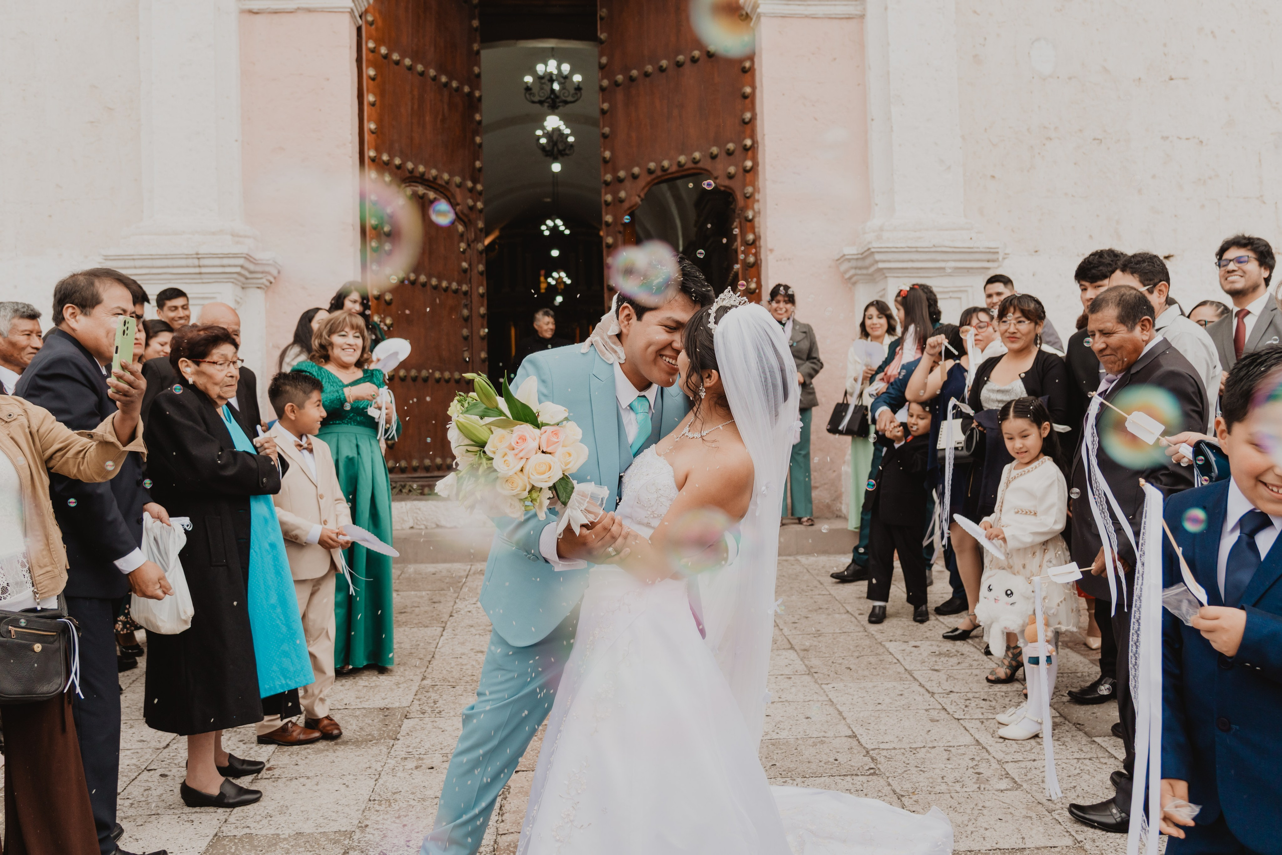 STEISY + EMMANUEL | BODA RELIGIOSA. Studio KVTA | Fotografía y Video de Bodas en Arequipa