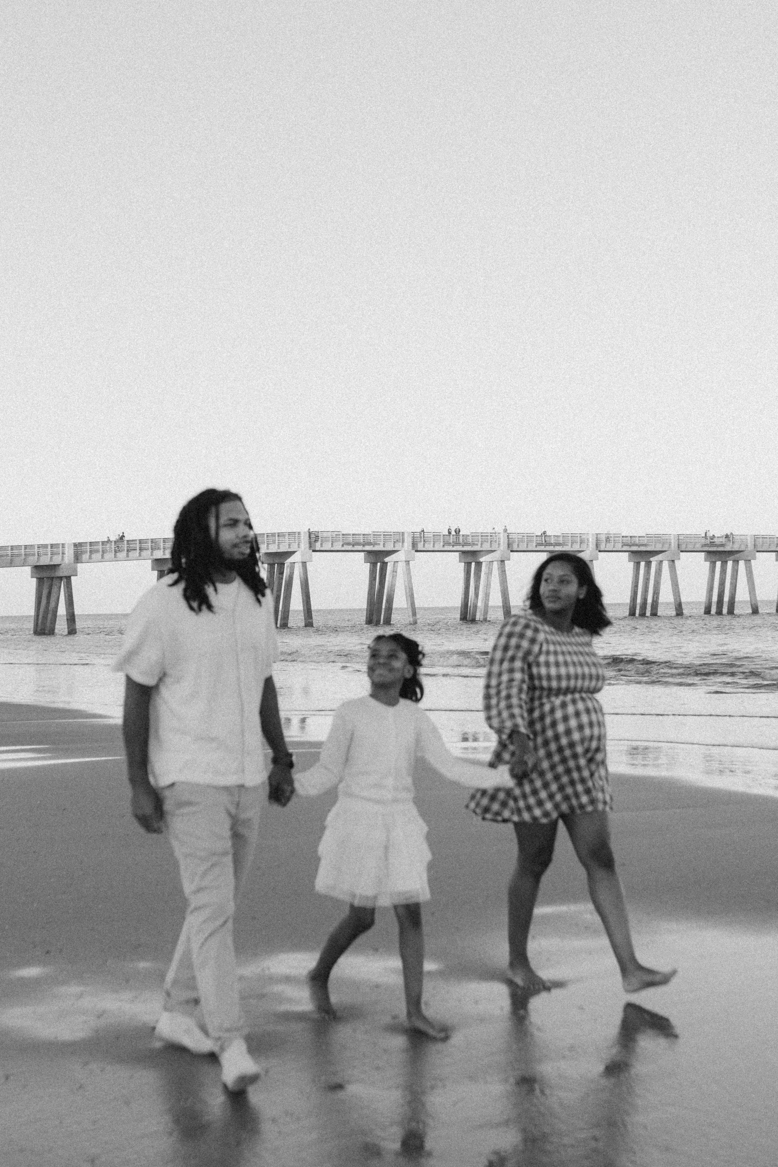 Christy’s Maternity at Jacksonville Beach. Portrait and couples photographer in Florida, Valeriia Honcharova