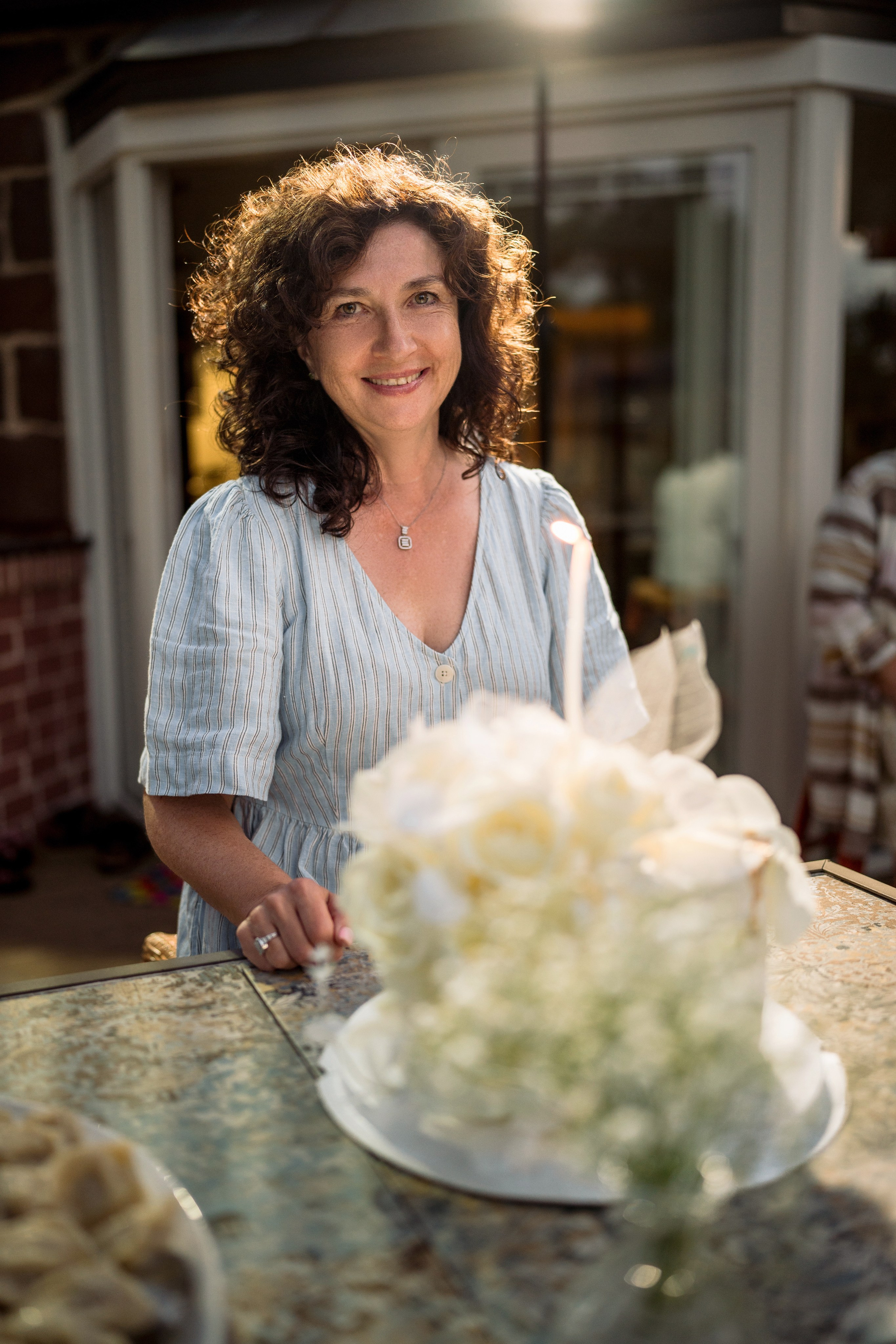 Big happy family. At home. Wedding and family photographer and videographer PA, NJ, NY, DE, MD