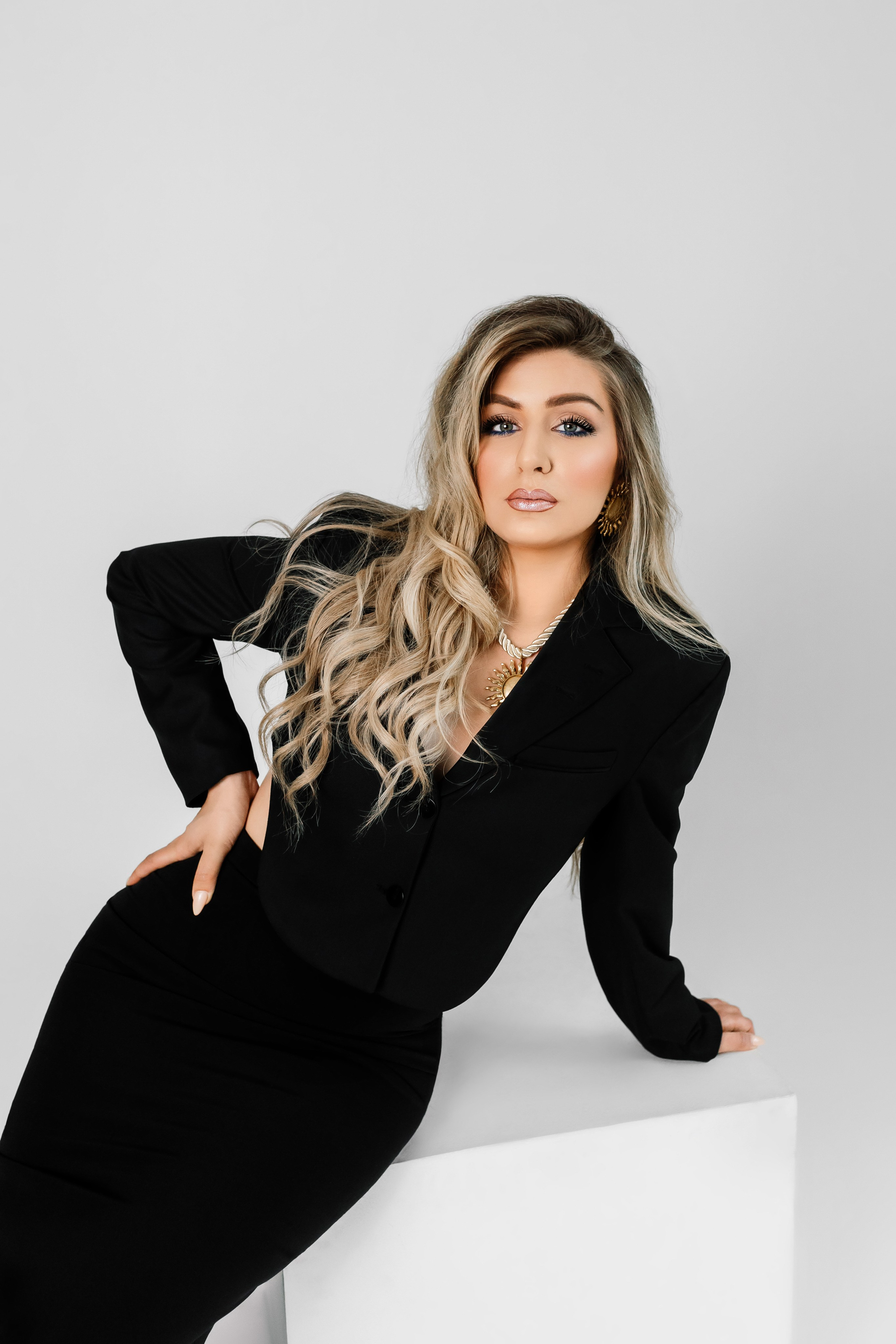 Professional studio portrait in Belgrade with soft lighting, Artistic studio portrait session in Belgrade, Serbia, Studio portrait with professional lighting setup, Elegant portrait taken in a photography studio in Belgrade